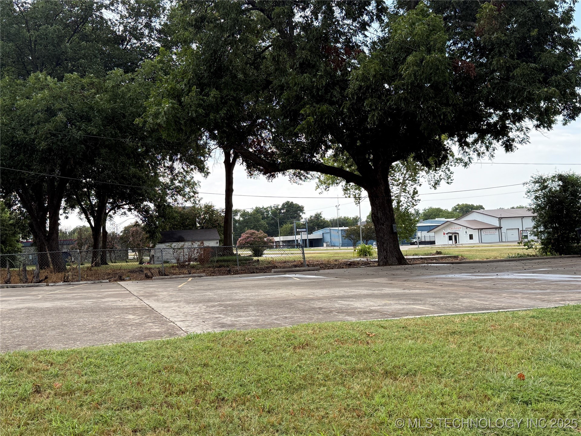 1410 W Broadway Property Photo 10