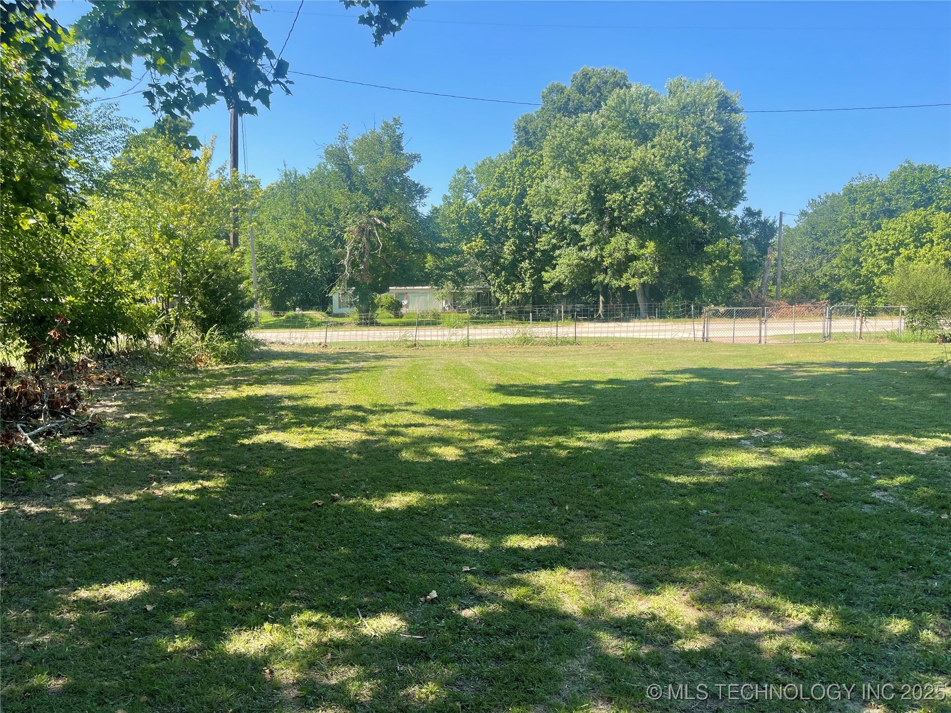 409 E State Hwy 1 Property Photo 3