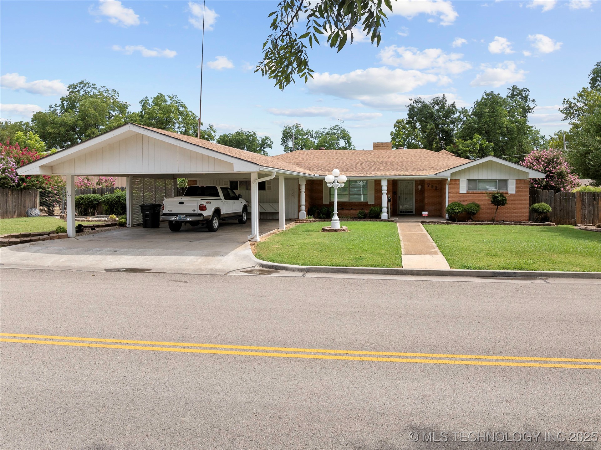 702 S 3rd Street Property Photo 1