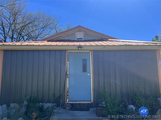 518 W 1st Street Property Photo 1