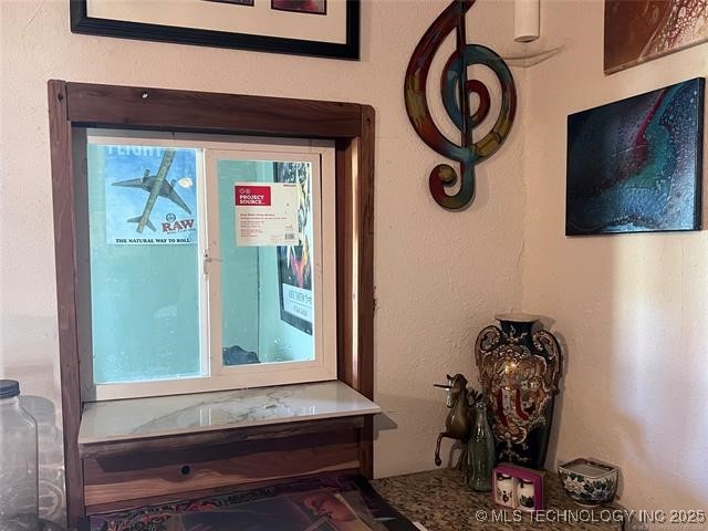 518 W 1st Street Property Photo 3