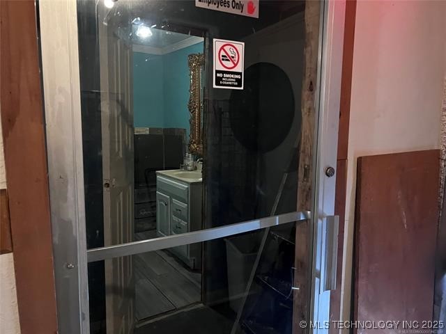 518 W 1st Street Property Photo 9