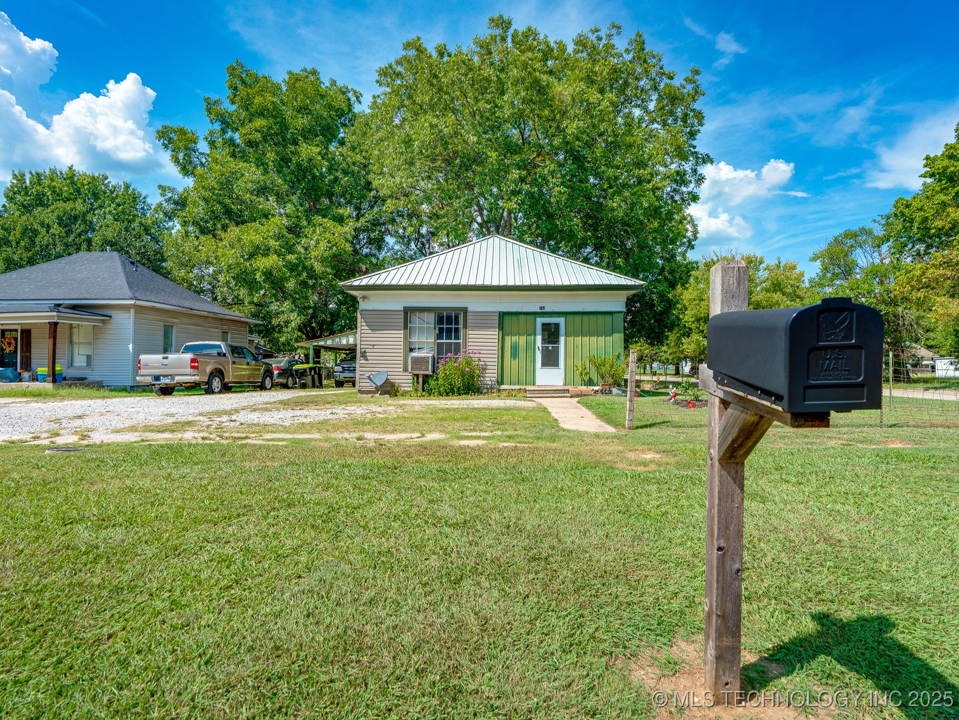 742 E 8th Property Photo 1