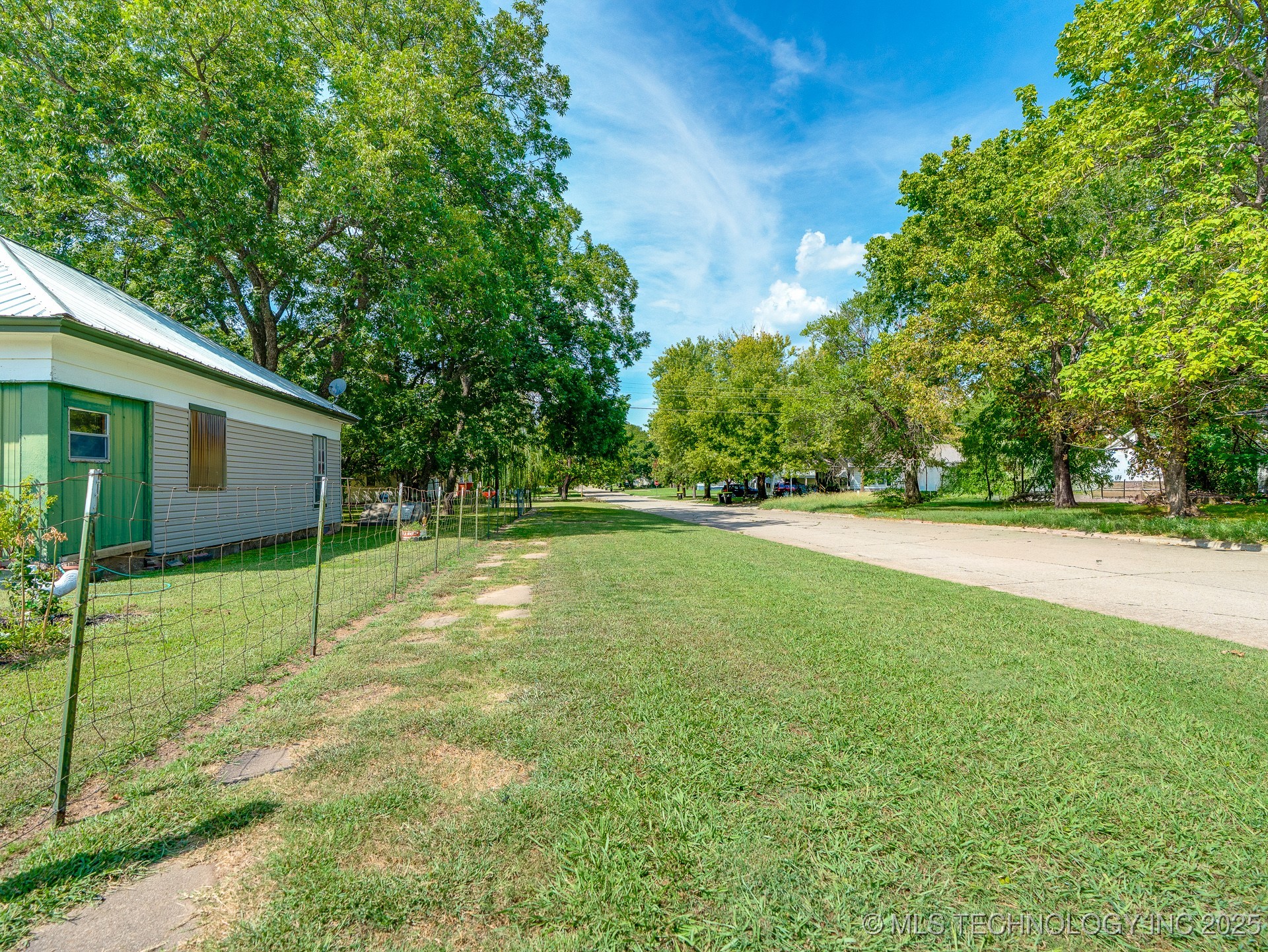 742 E 8th Property Photo 6