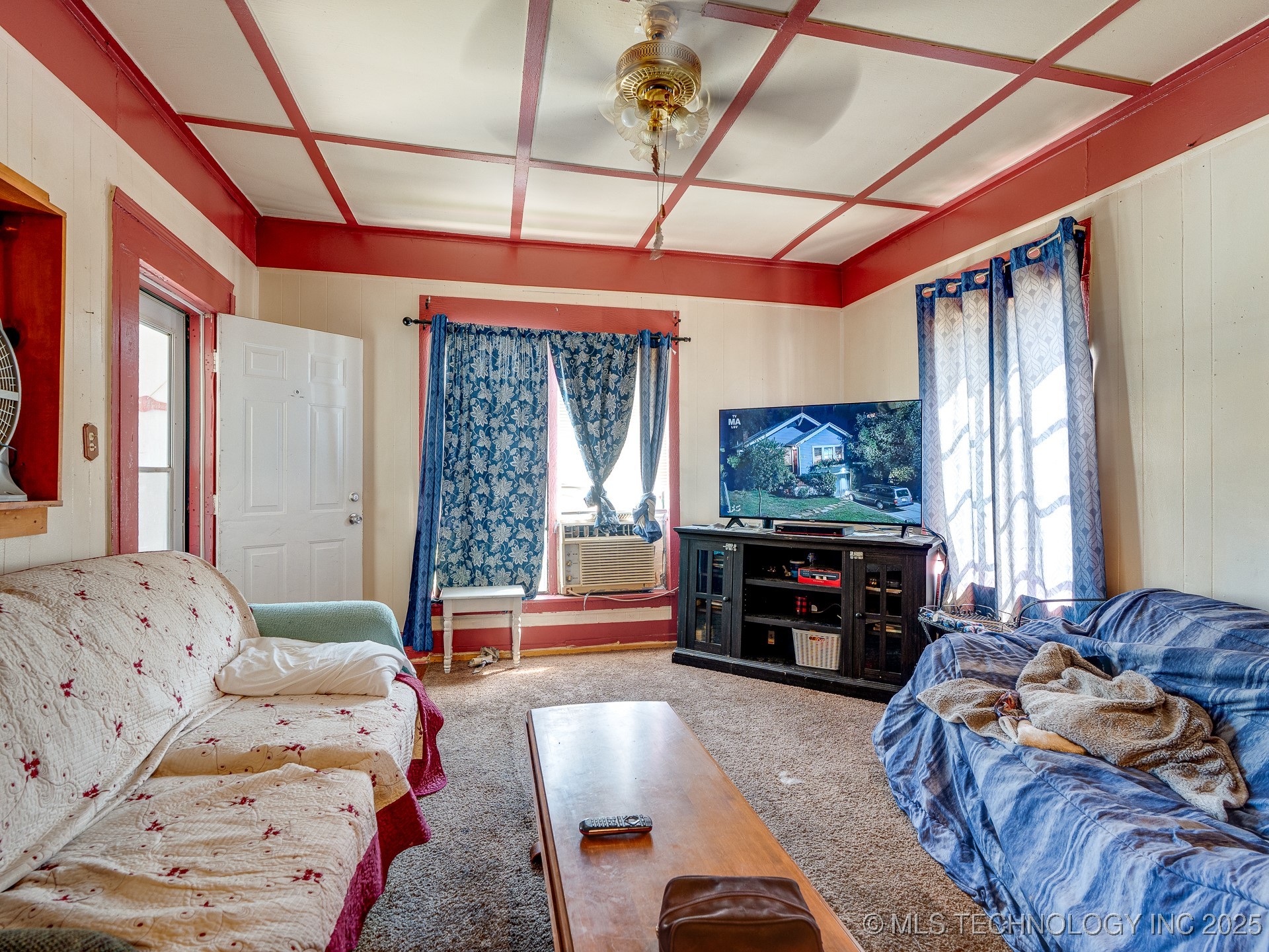 742 E 8th Property Photo 7