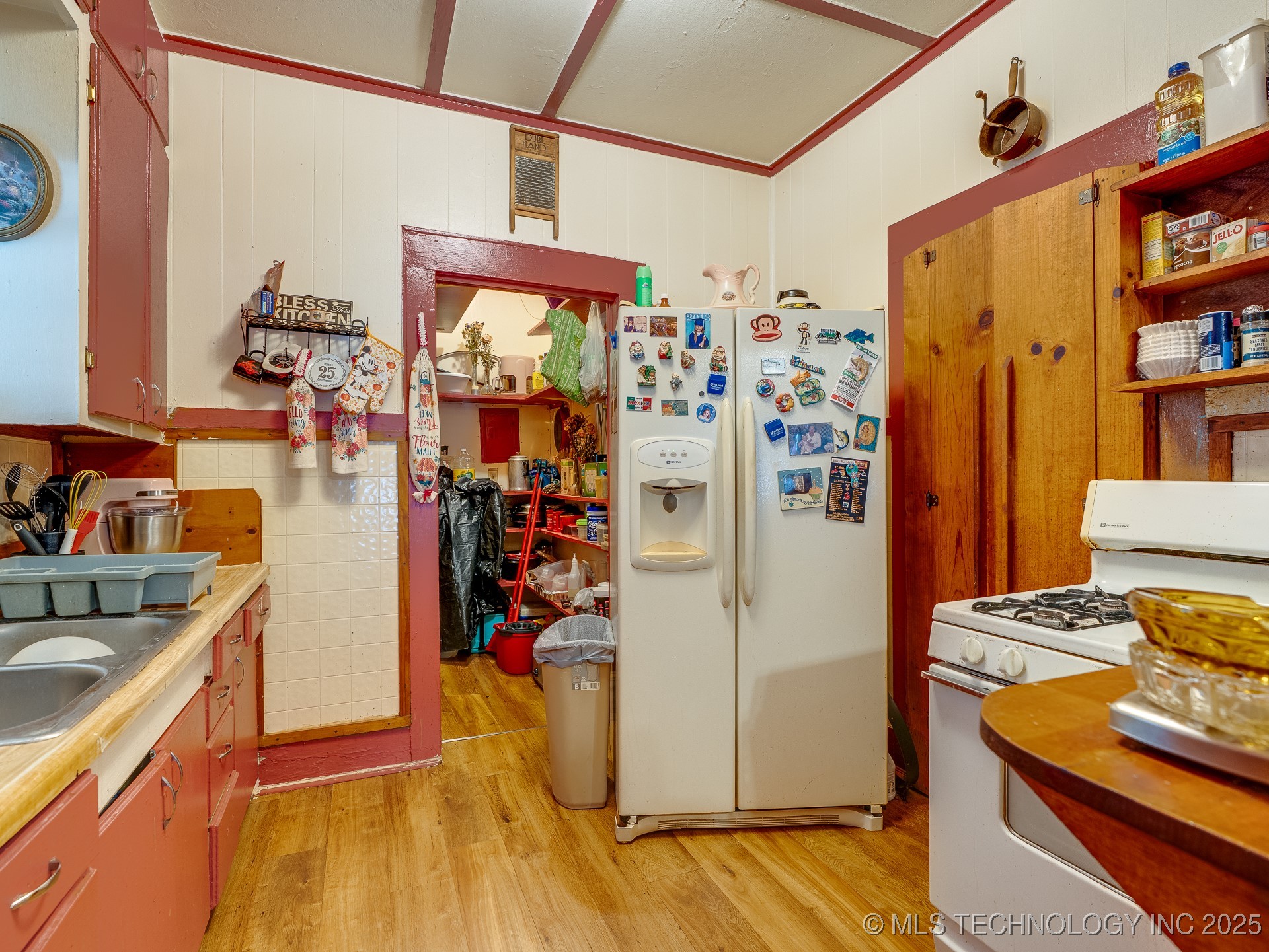 742 E 8th Property Photo 10