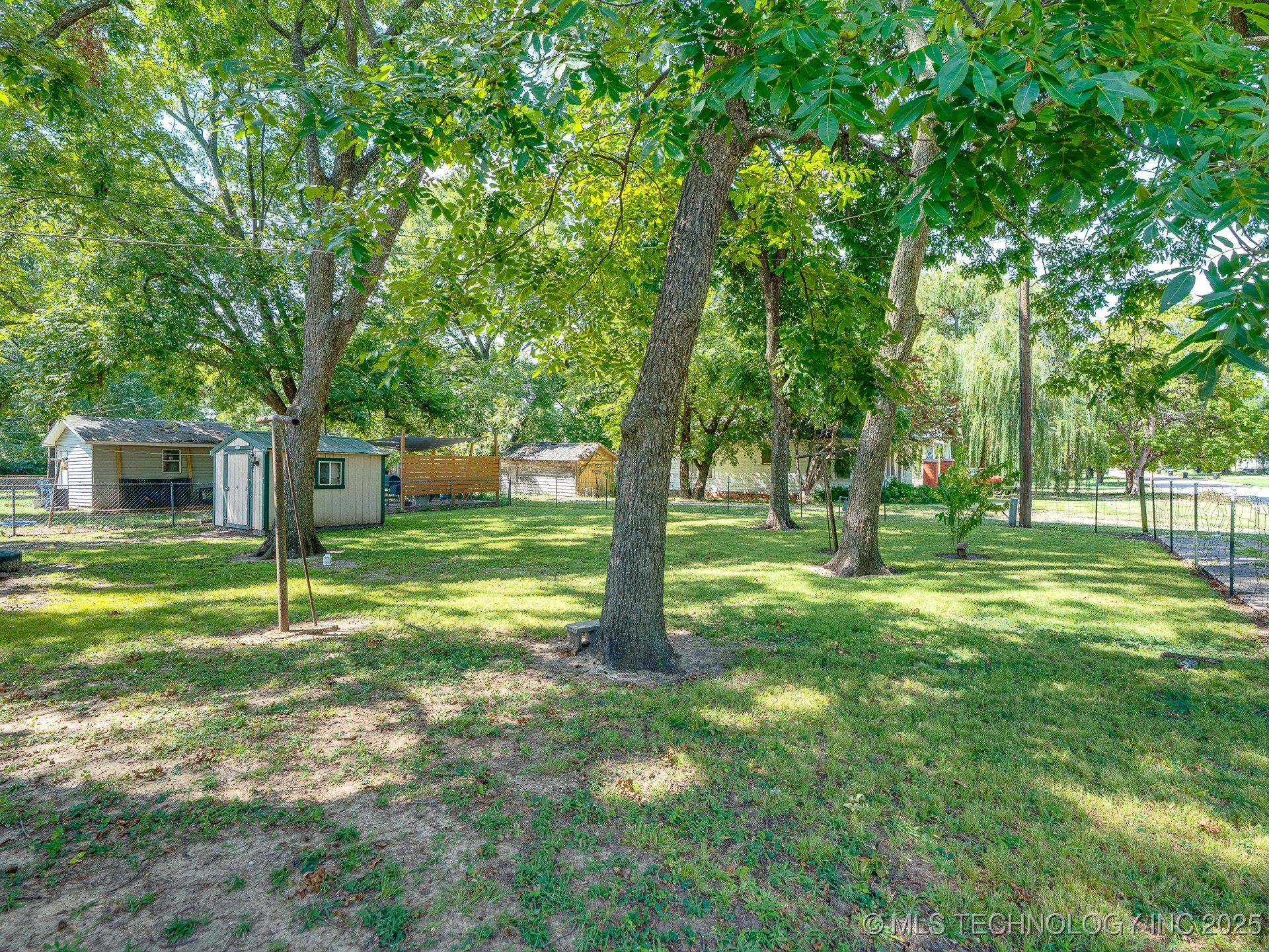 742 E 8th Property Photo 19