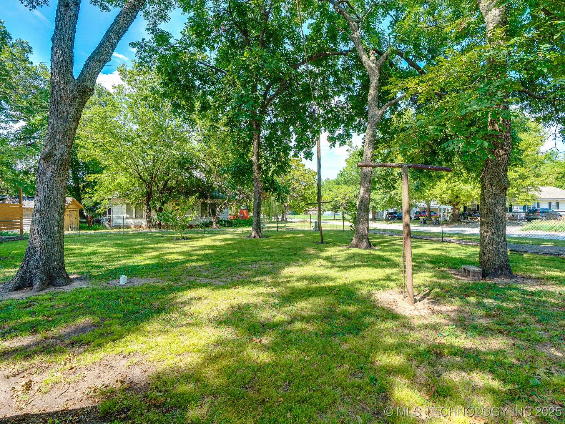 742 E 8th Property Photo 20