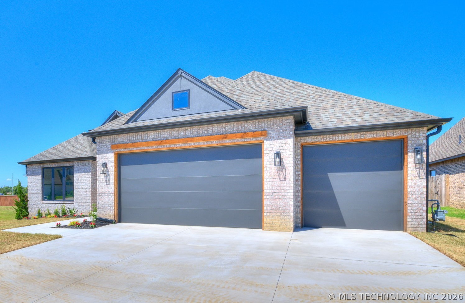 8732 S Quanah Avenue Property Photo 1