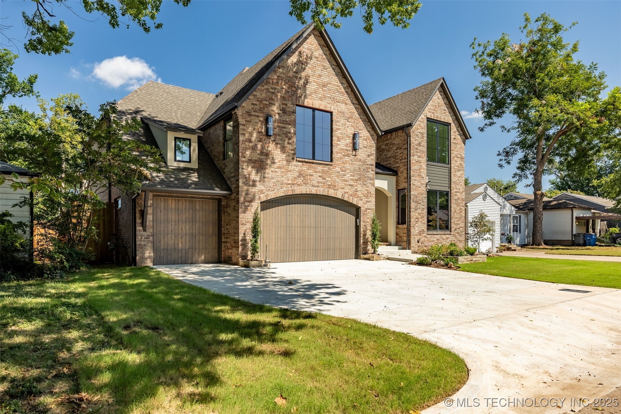 1009 E 38th Street Property Photo 2