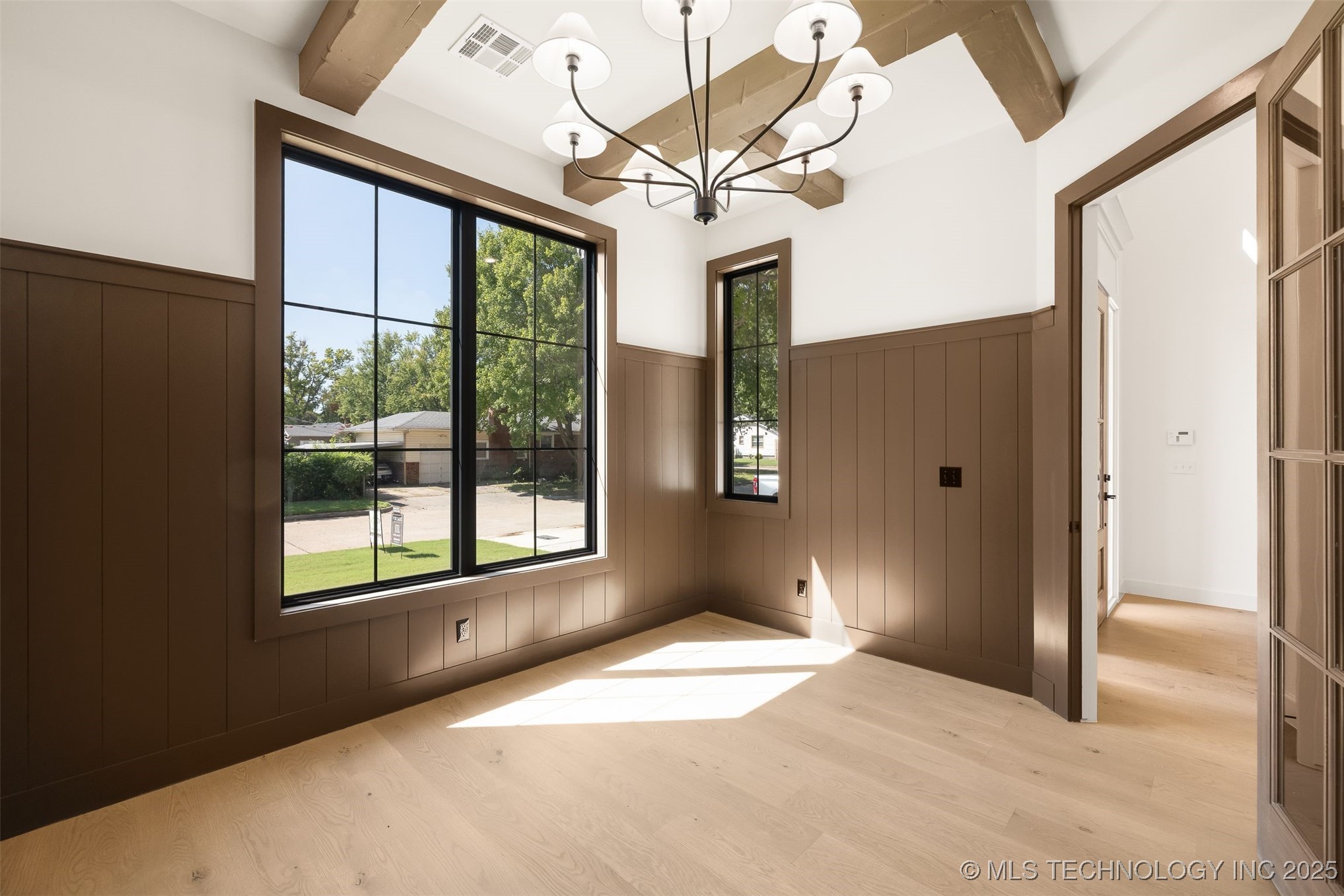 1009 E 38th Street Property Photo 6