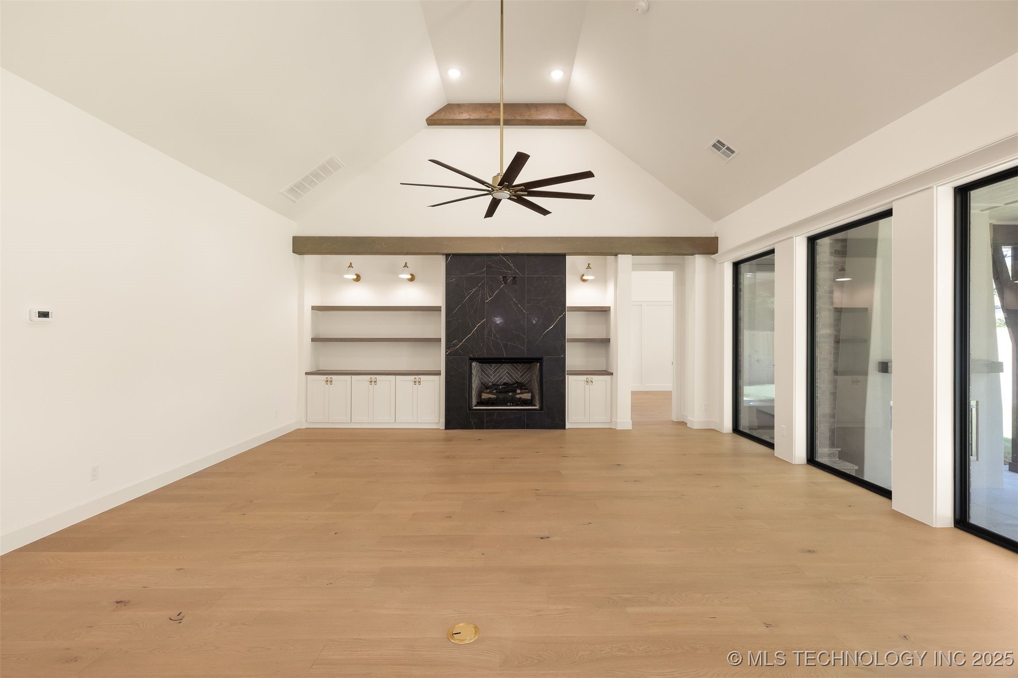 1009 E 38th Street Property Photo 9