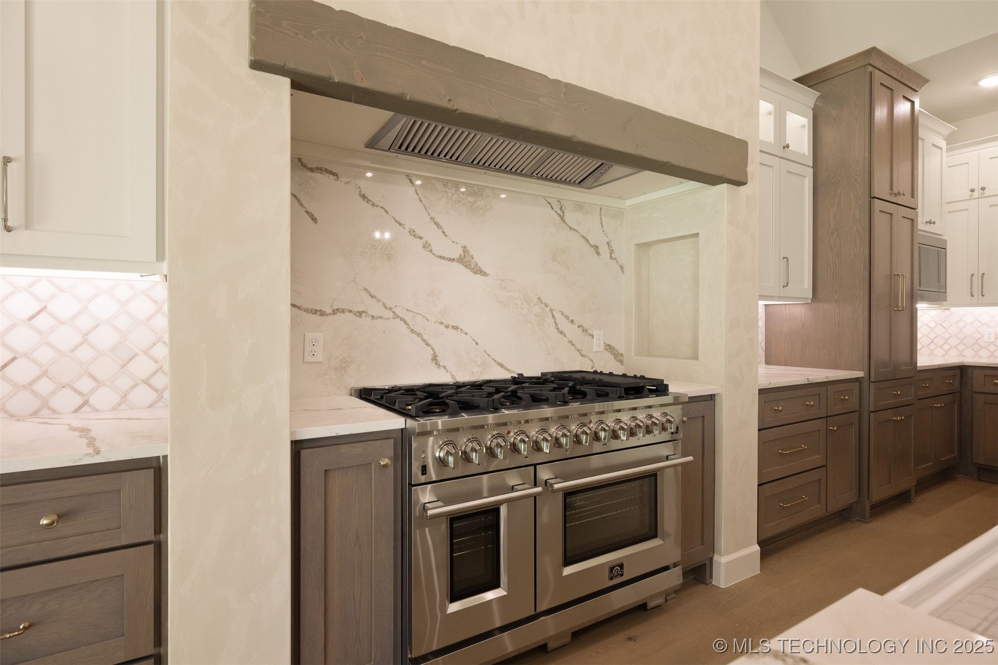 1009 E 38th Street Property Photo 20