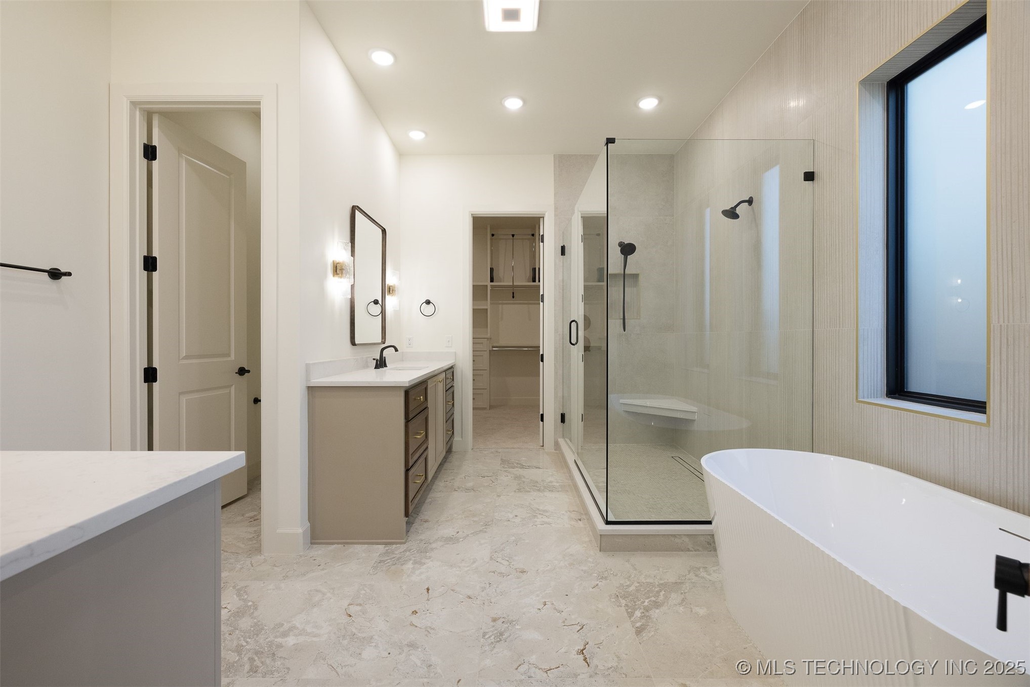 1009 E 38th Street Property Photo 27