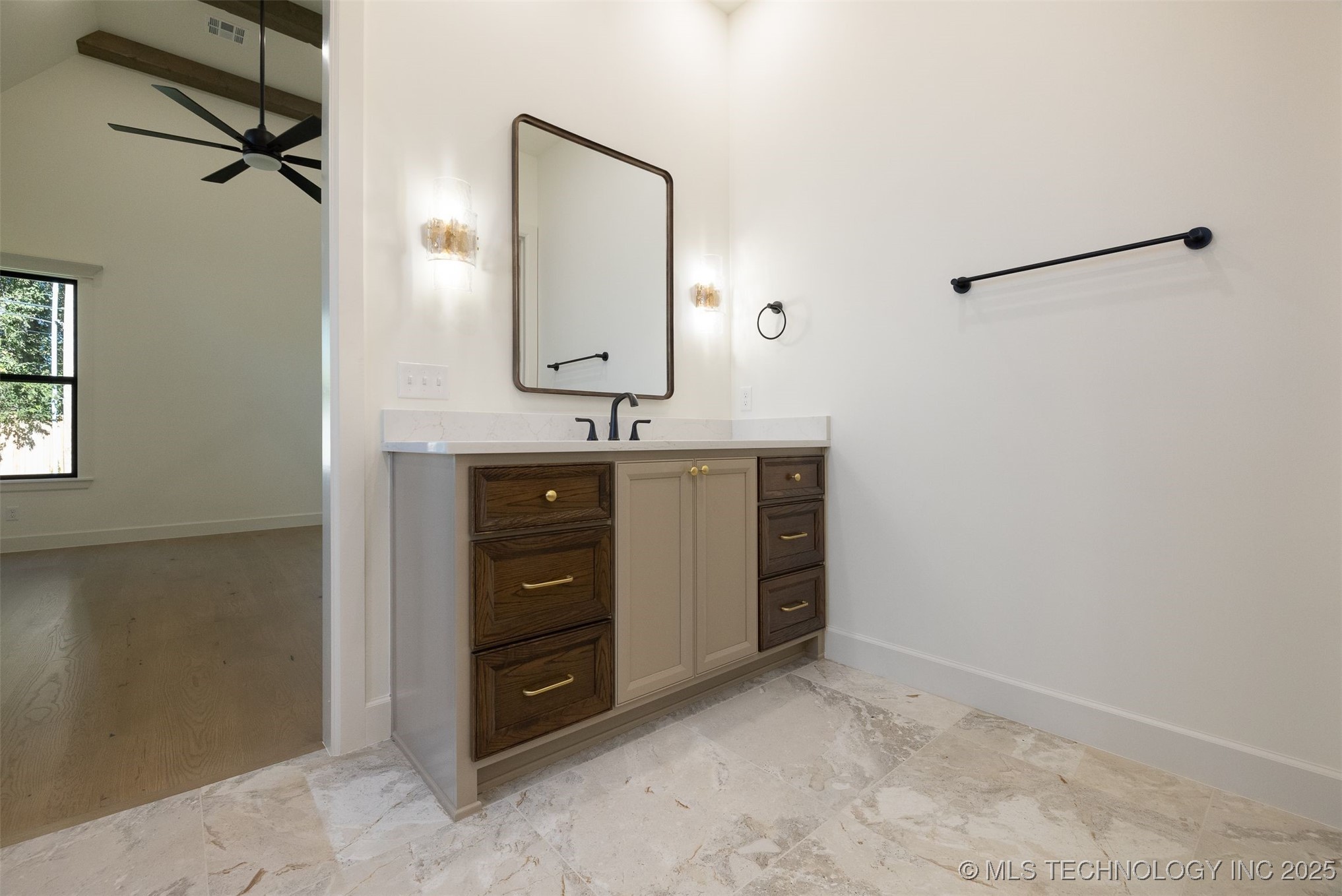 1009 E 38th Street Property Photo 28