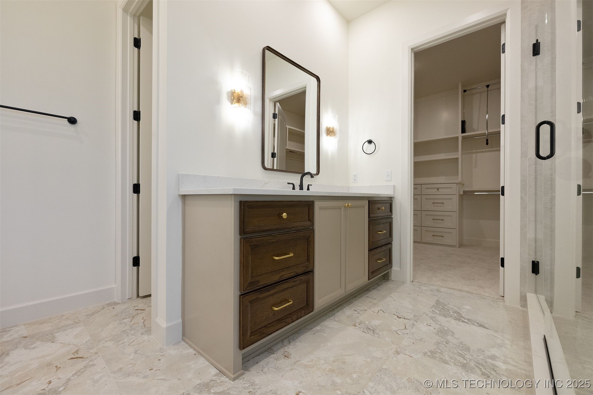 1009 E 38th Street Property Photo 31