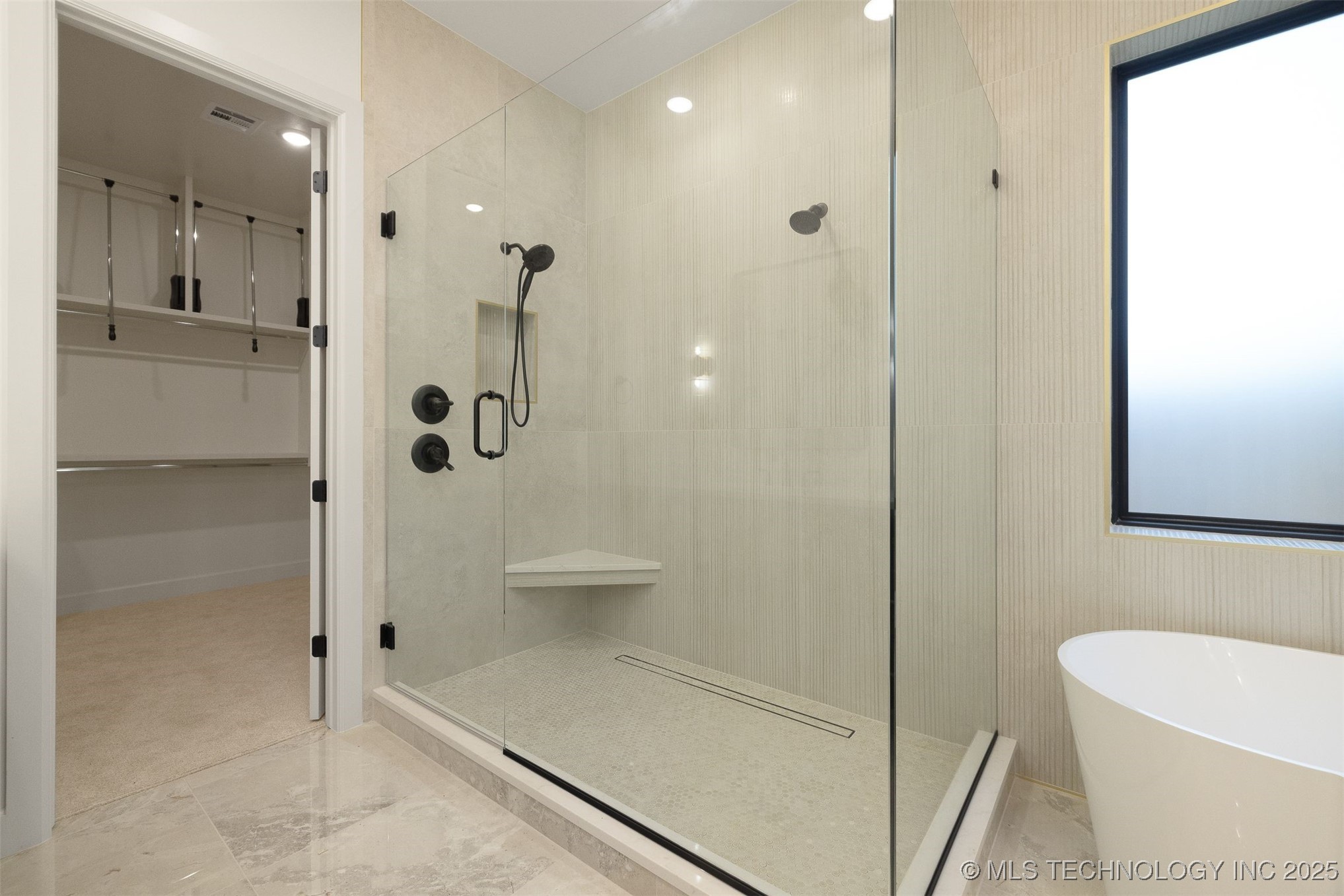 1009 E 38th Street Property Photo 32