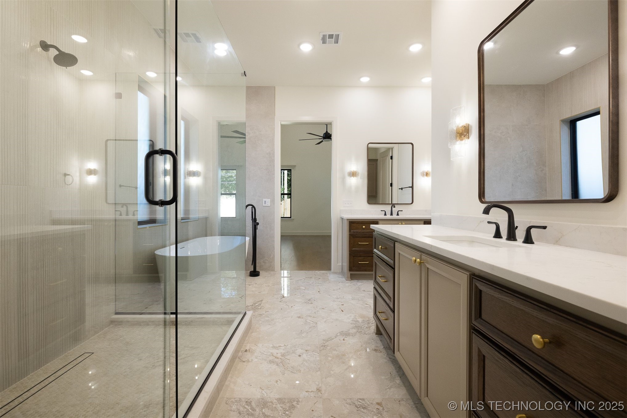 1009 E 38th Street Property Photo 34