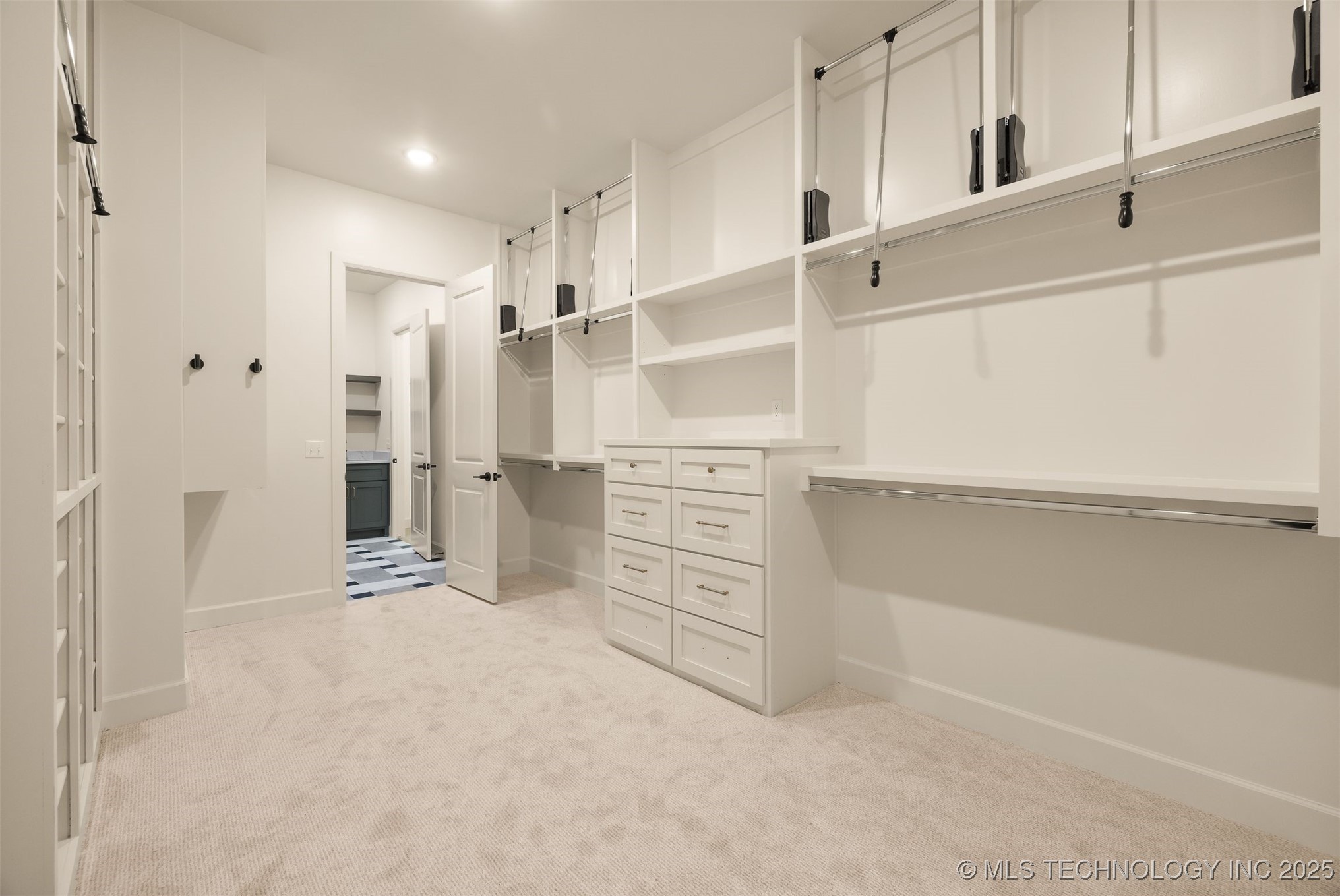 1009 E 38th Street Property Photo 36