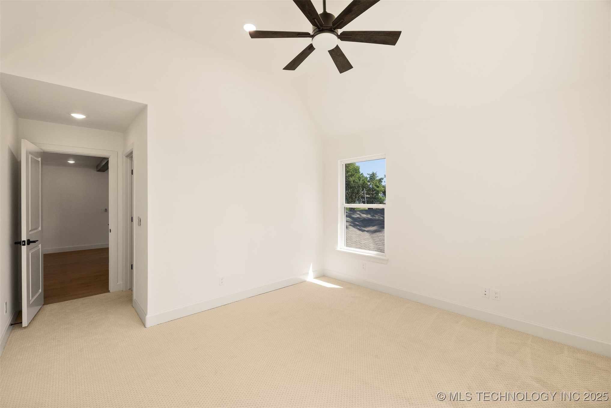 1009 E 38th Street Property Photo 48