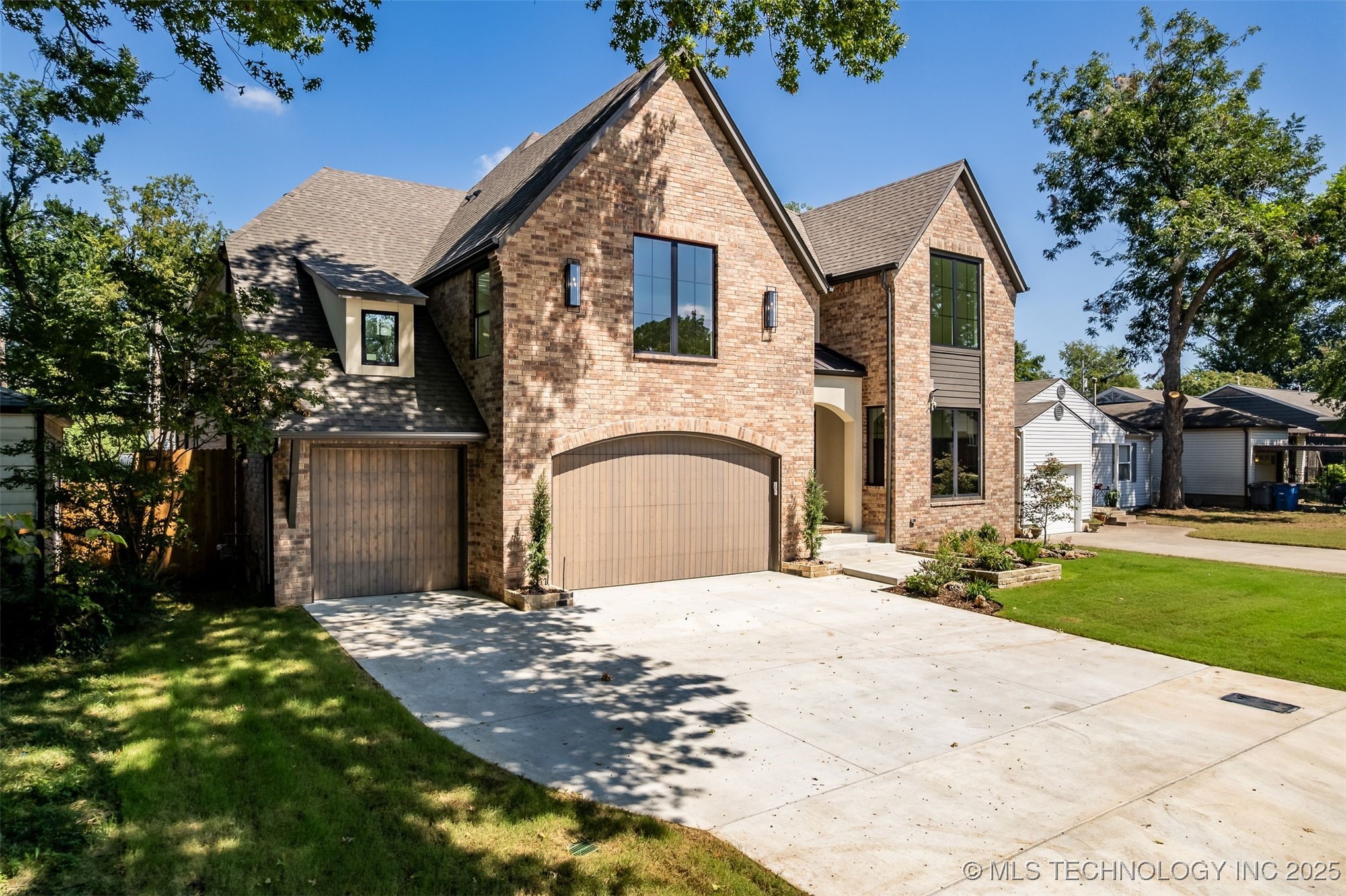 1009 E 38th Street Property Photo 72