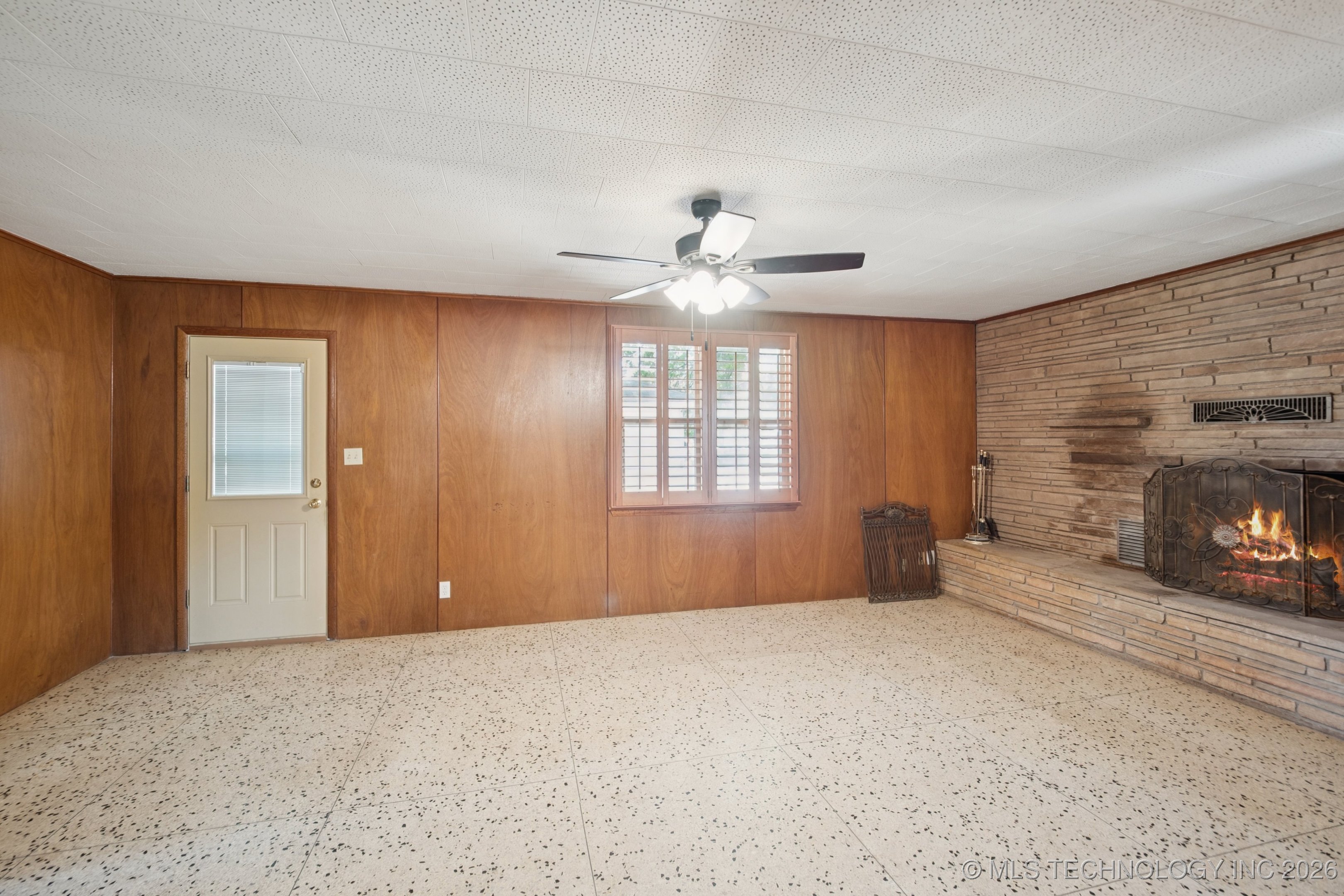 843 E 4th Property Photo 5