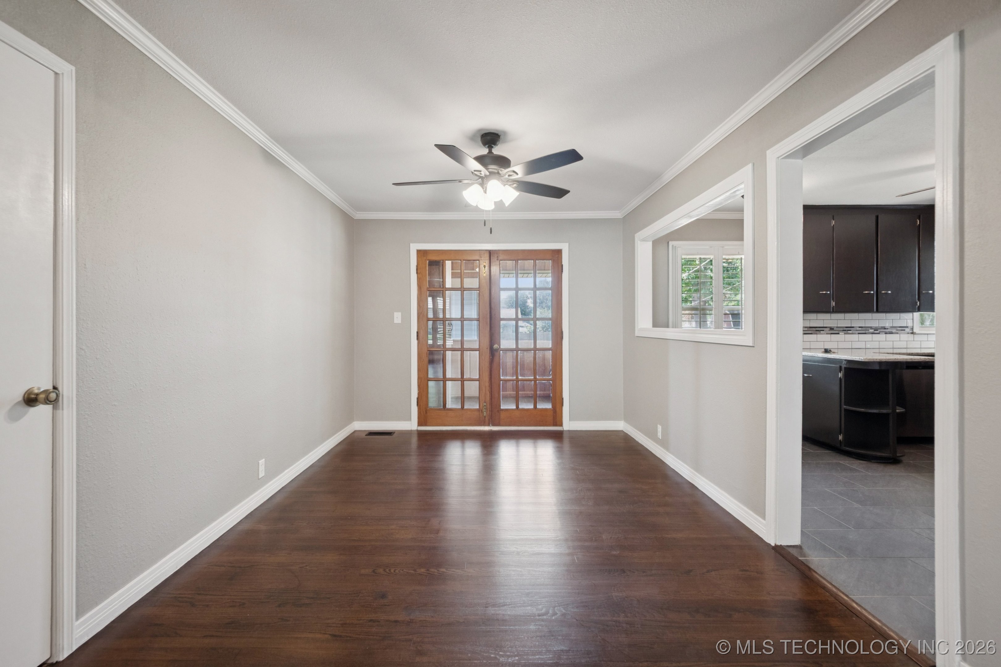 843 E 4th Property Photo 6