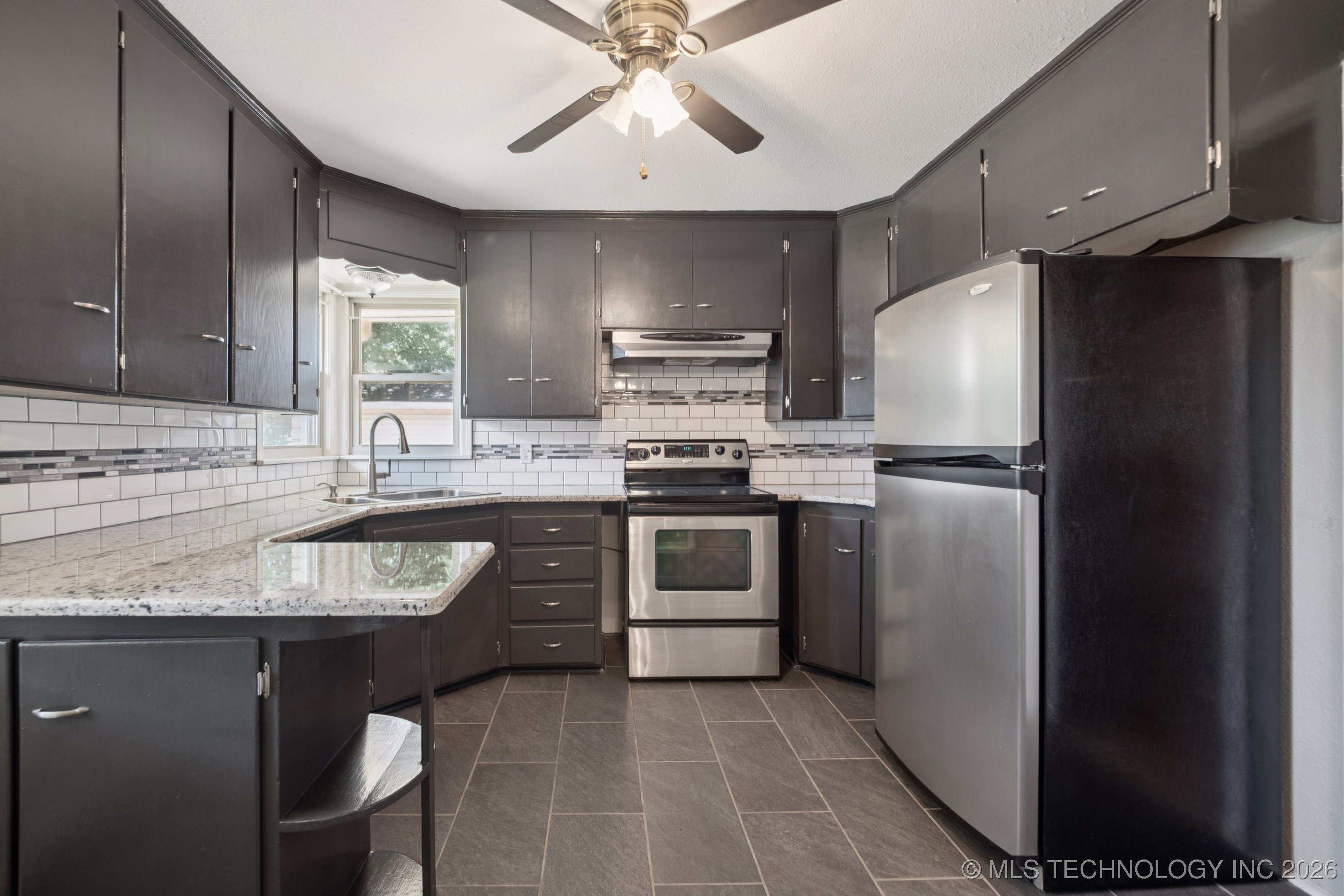 843 E 4th Property Photo 8