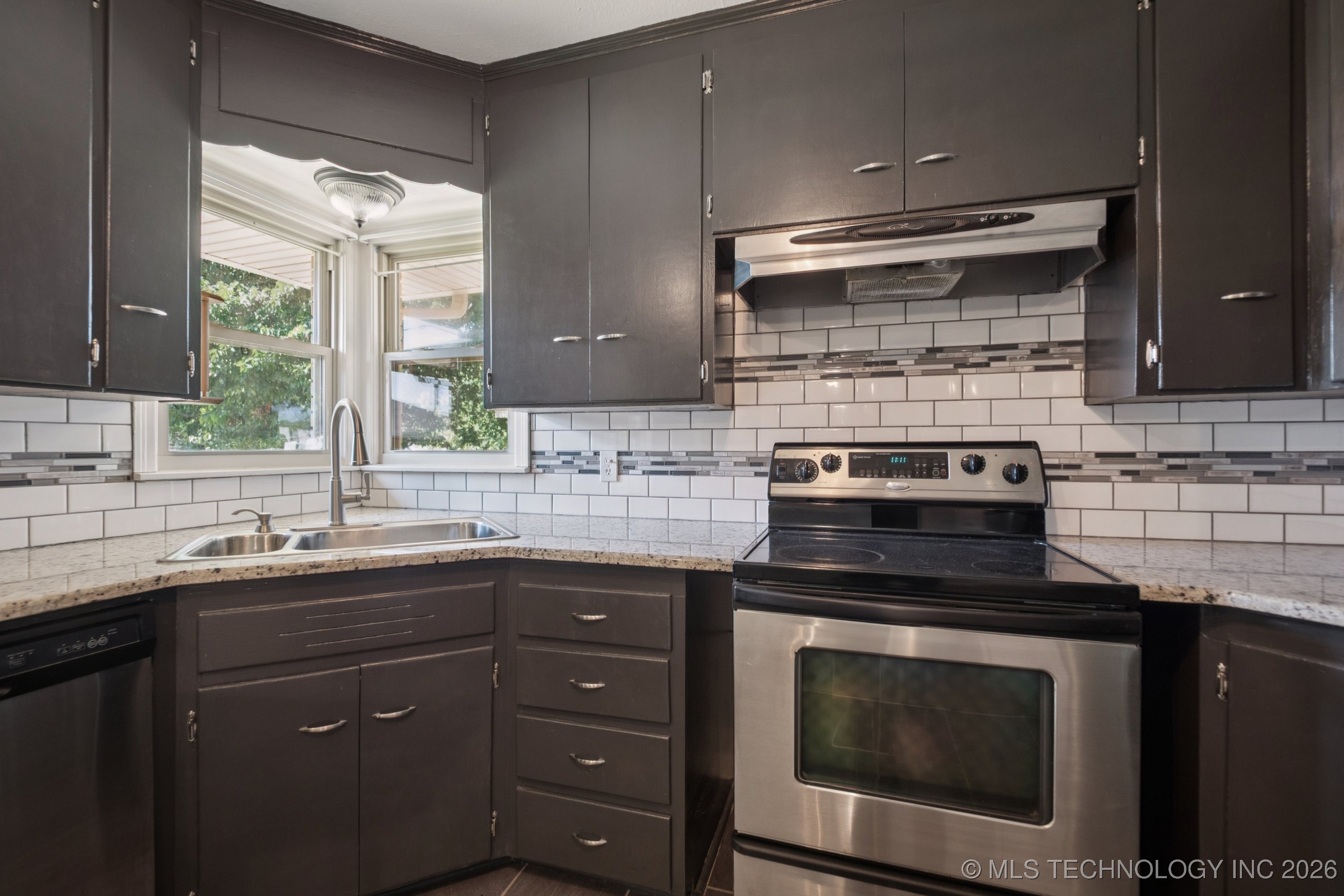 843 E 4th Property Photo 9