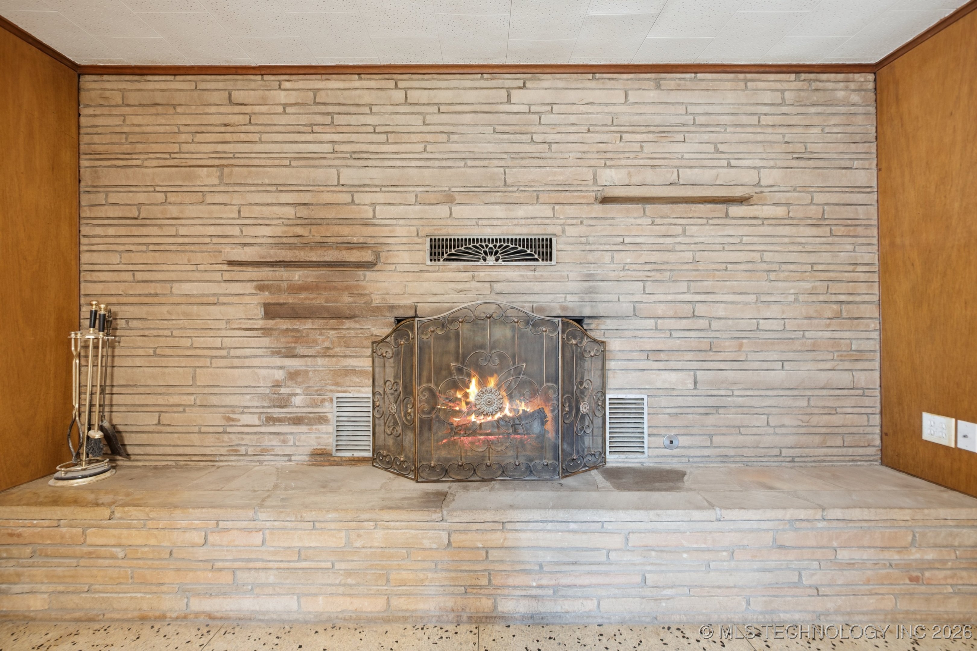 843 E 4th Property Photo 11