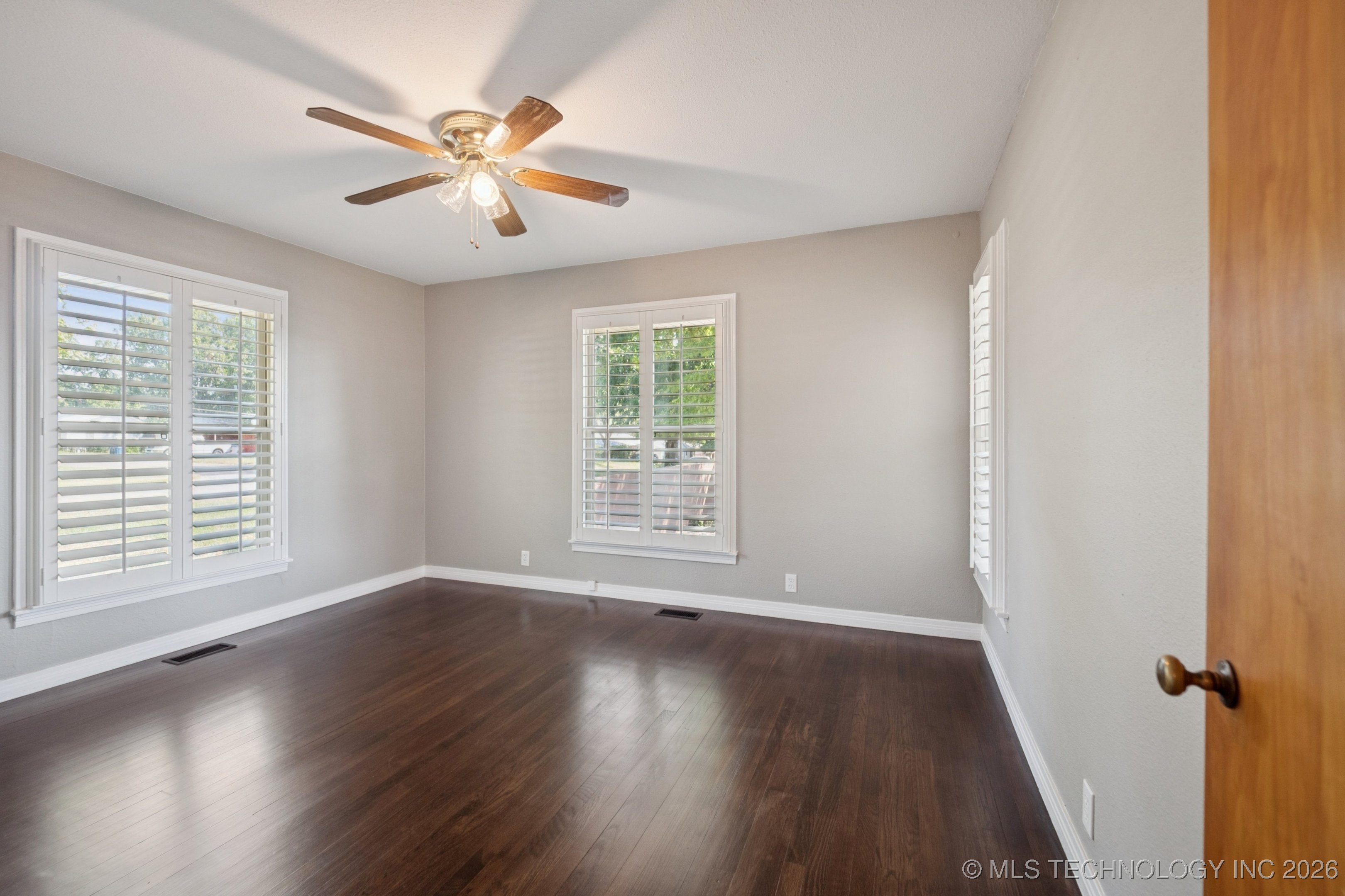 843 E 4th Property Photo 12