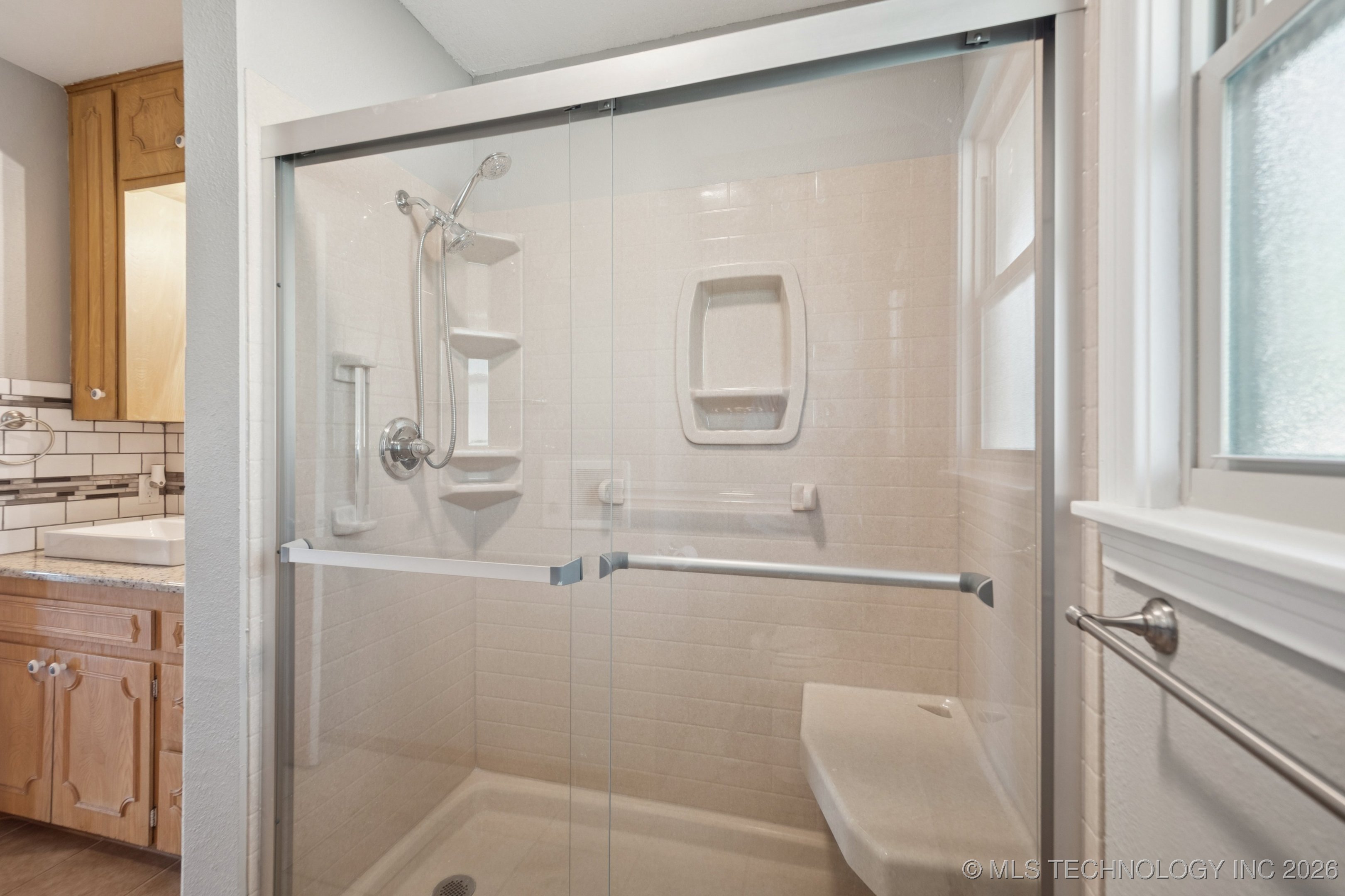 843 E 4th Property Photo 15