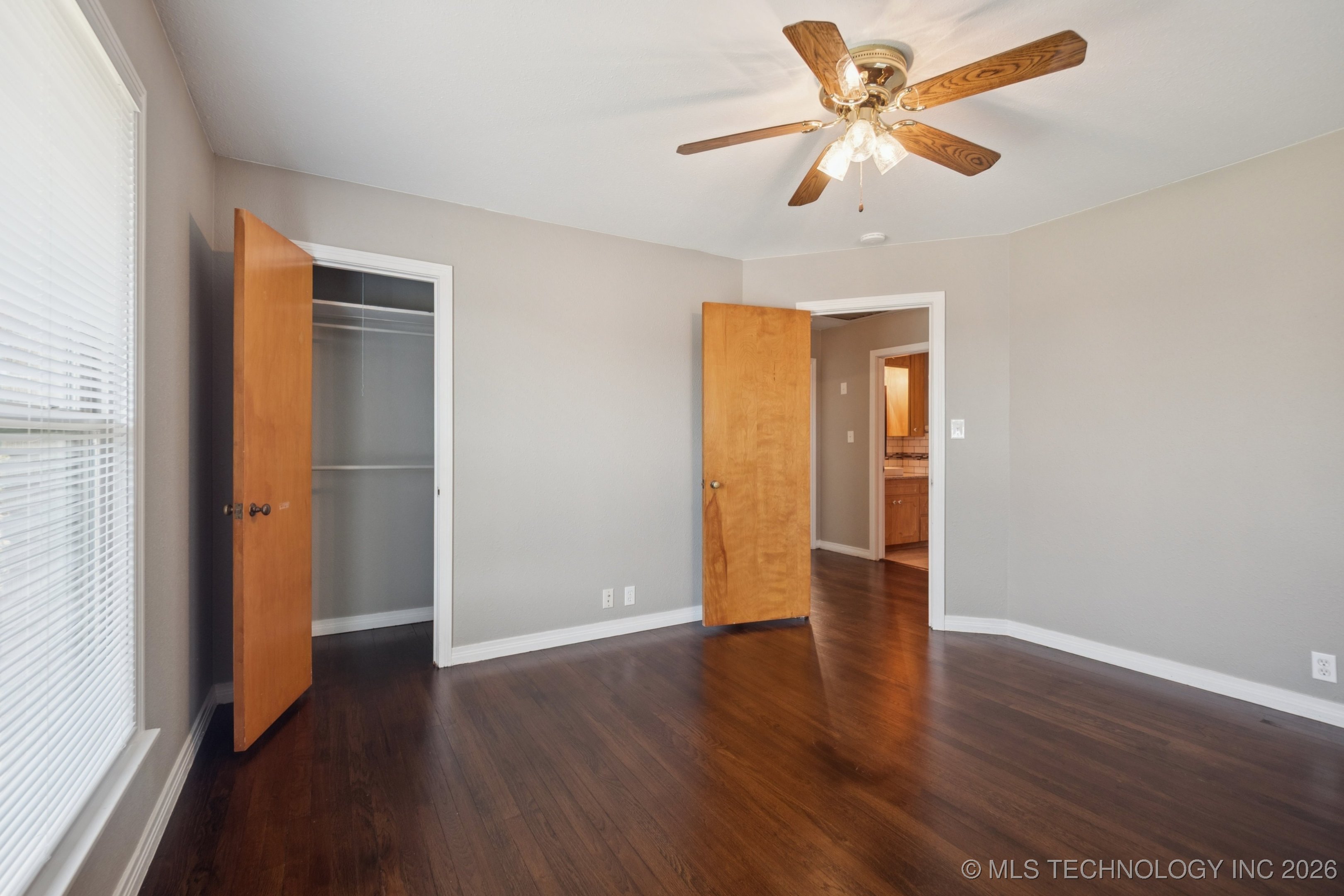 843 E 4th Property Photo 17