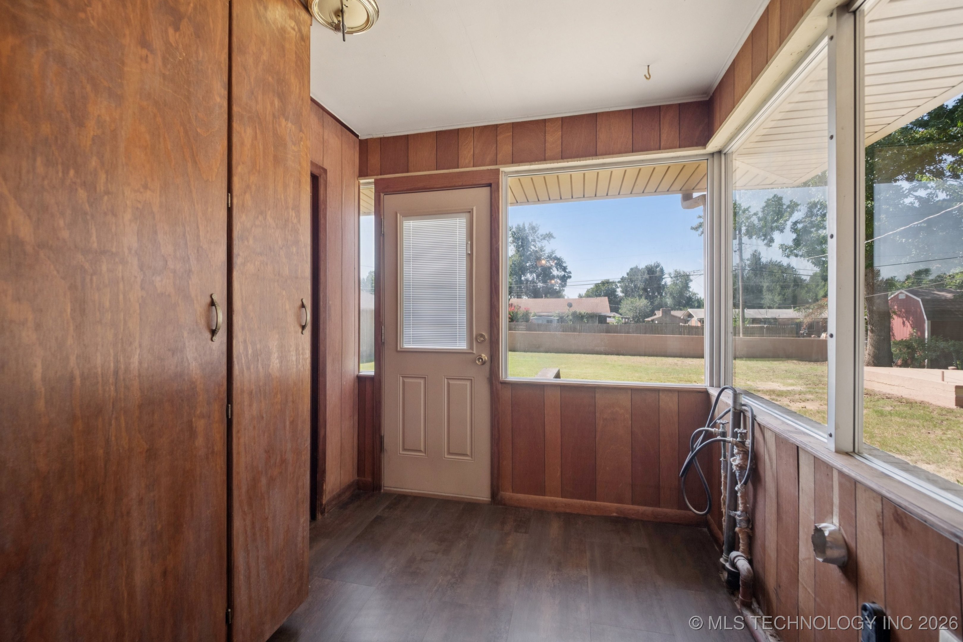 843 E 4th Property Photo 20