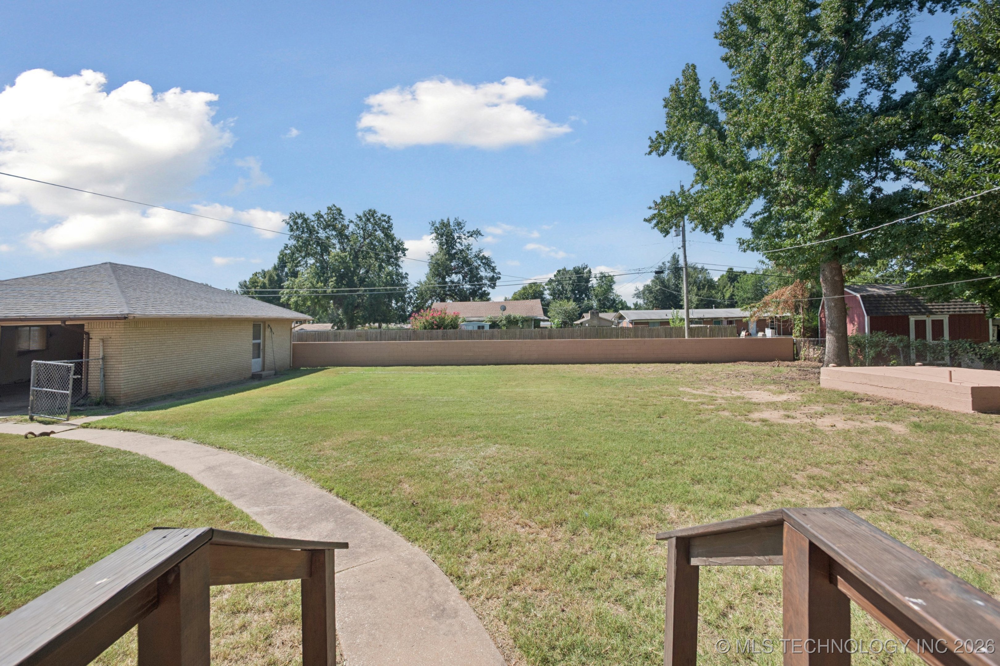 843 E 4th Property Photo 22