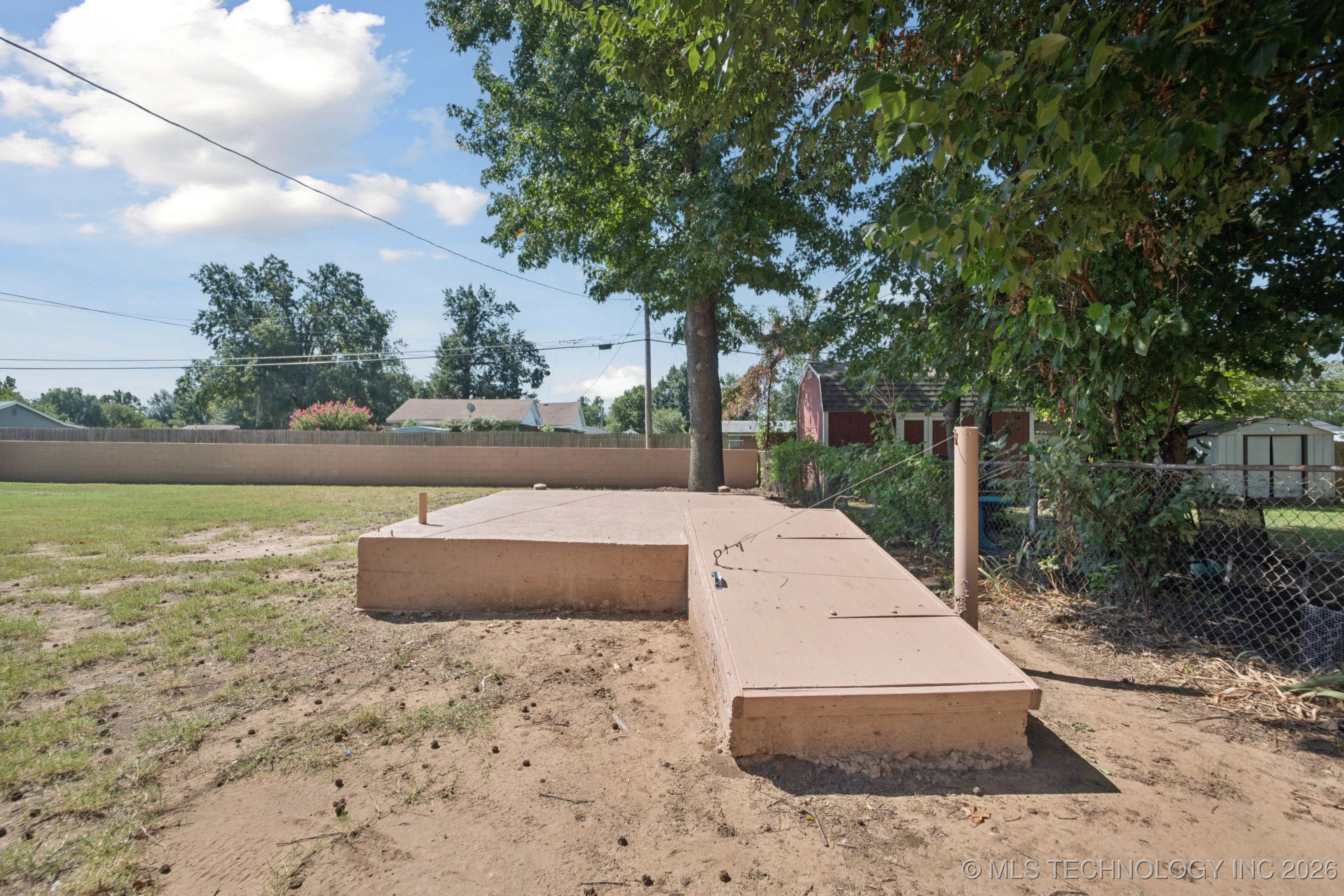 843 E 4th Property Photo 23