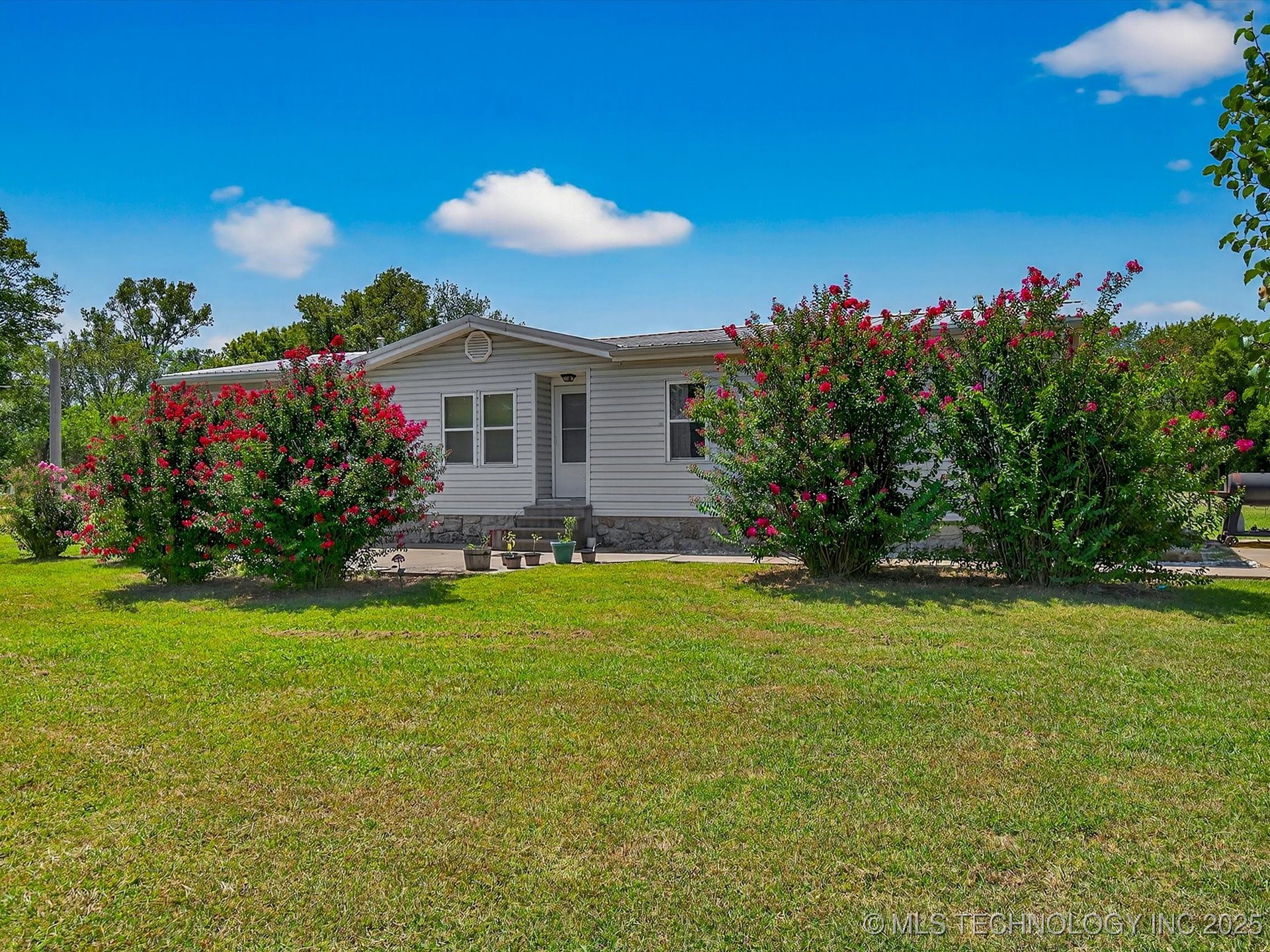 20829 Hwy 169 Property Photo 1