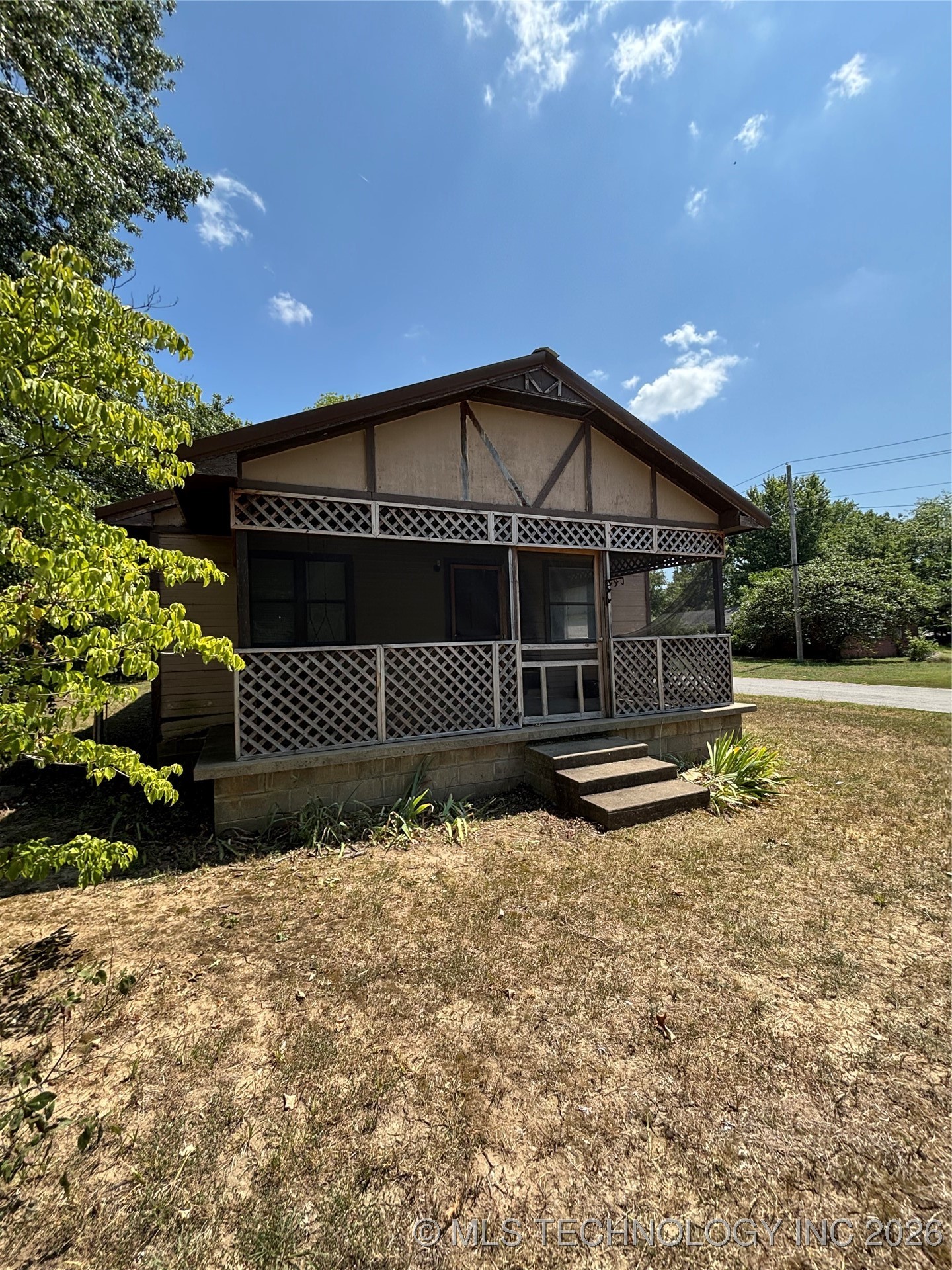 112 E 1st Street Property Photo 1