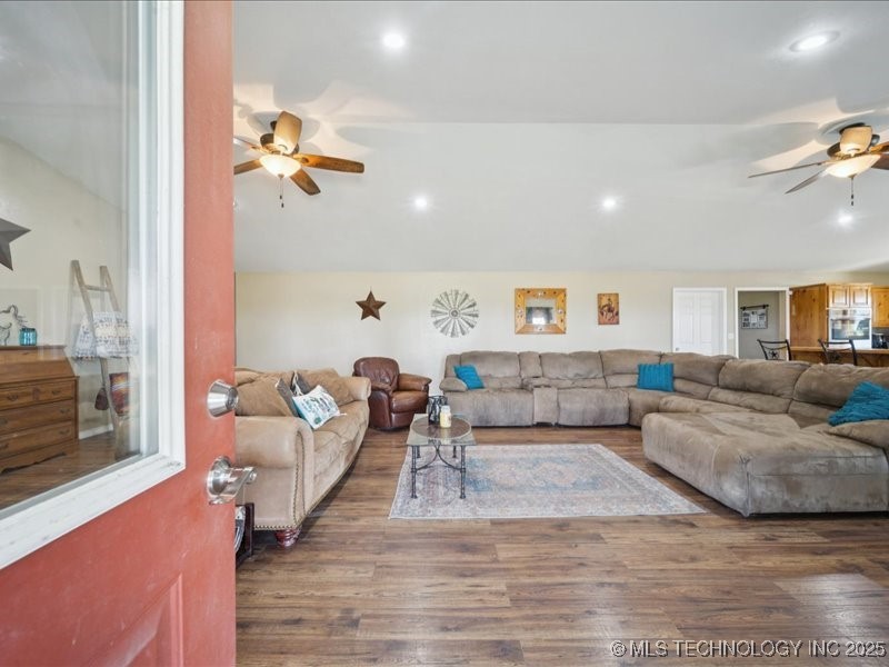 441695 E 190 Property Photo 6