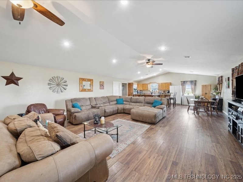 441695 E 190 Property Photo 8