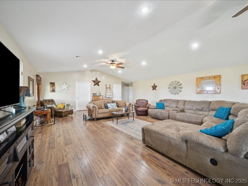 441695 E 190 Property Photo 12