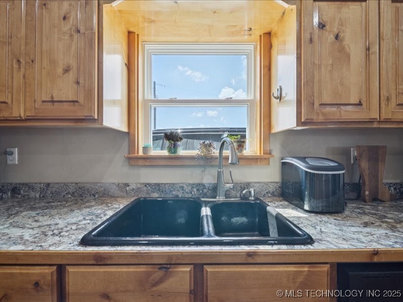 441695 E 190 Property Photo 17