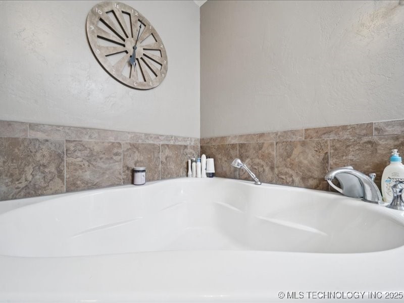 441695 E 190 Property Photo 24