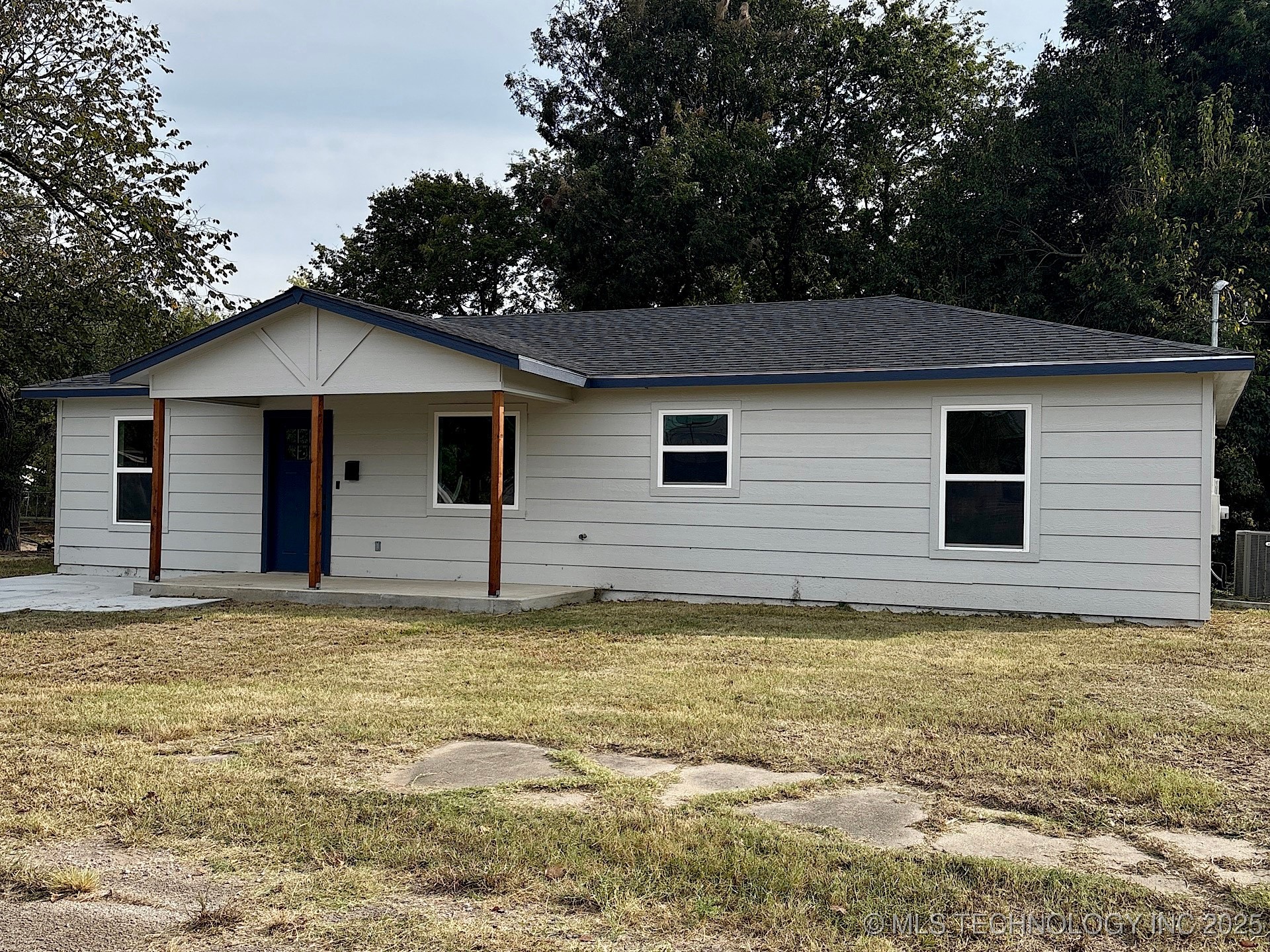 305 S Noble Avenue Property Photo 1