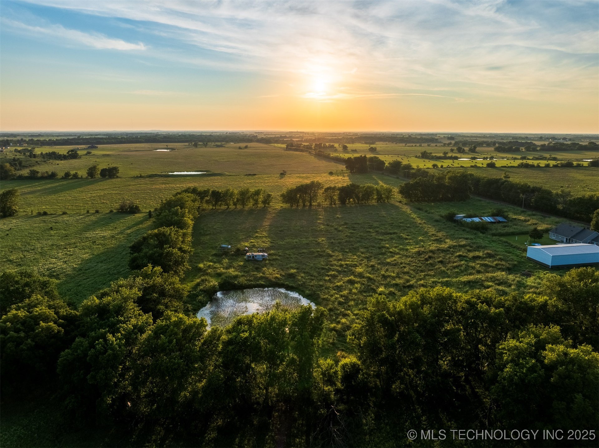 2 E 700 Road Property Photo 1