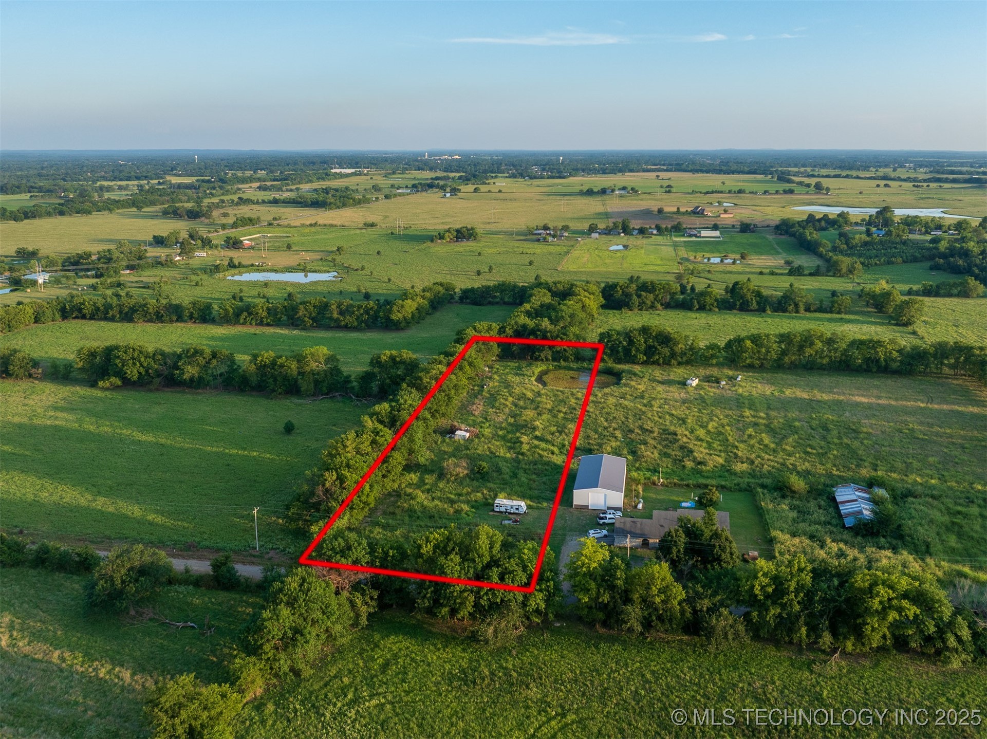 2 E 700 Road Property Photo 2