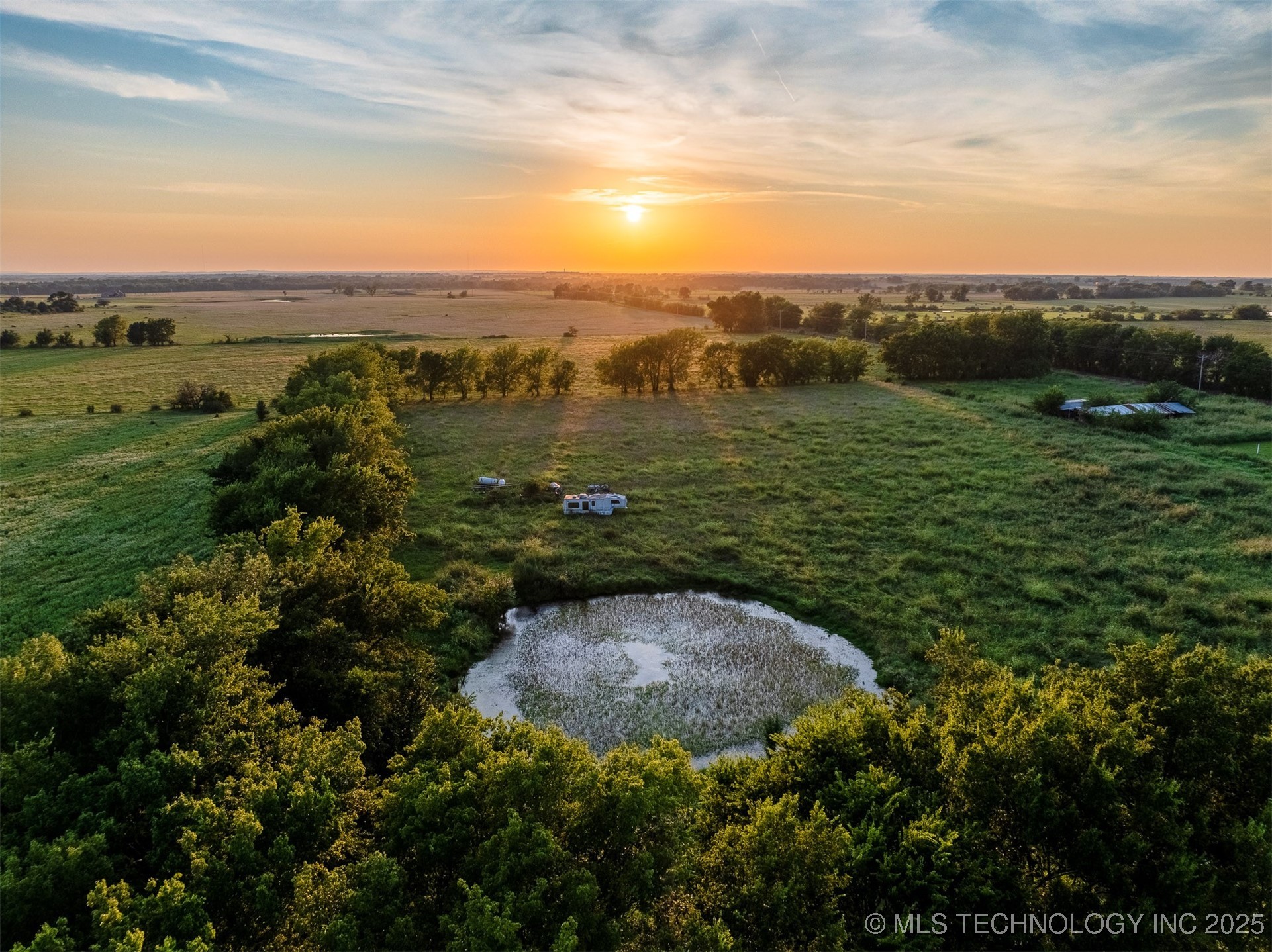 2 E 700 Road Property Photo 6