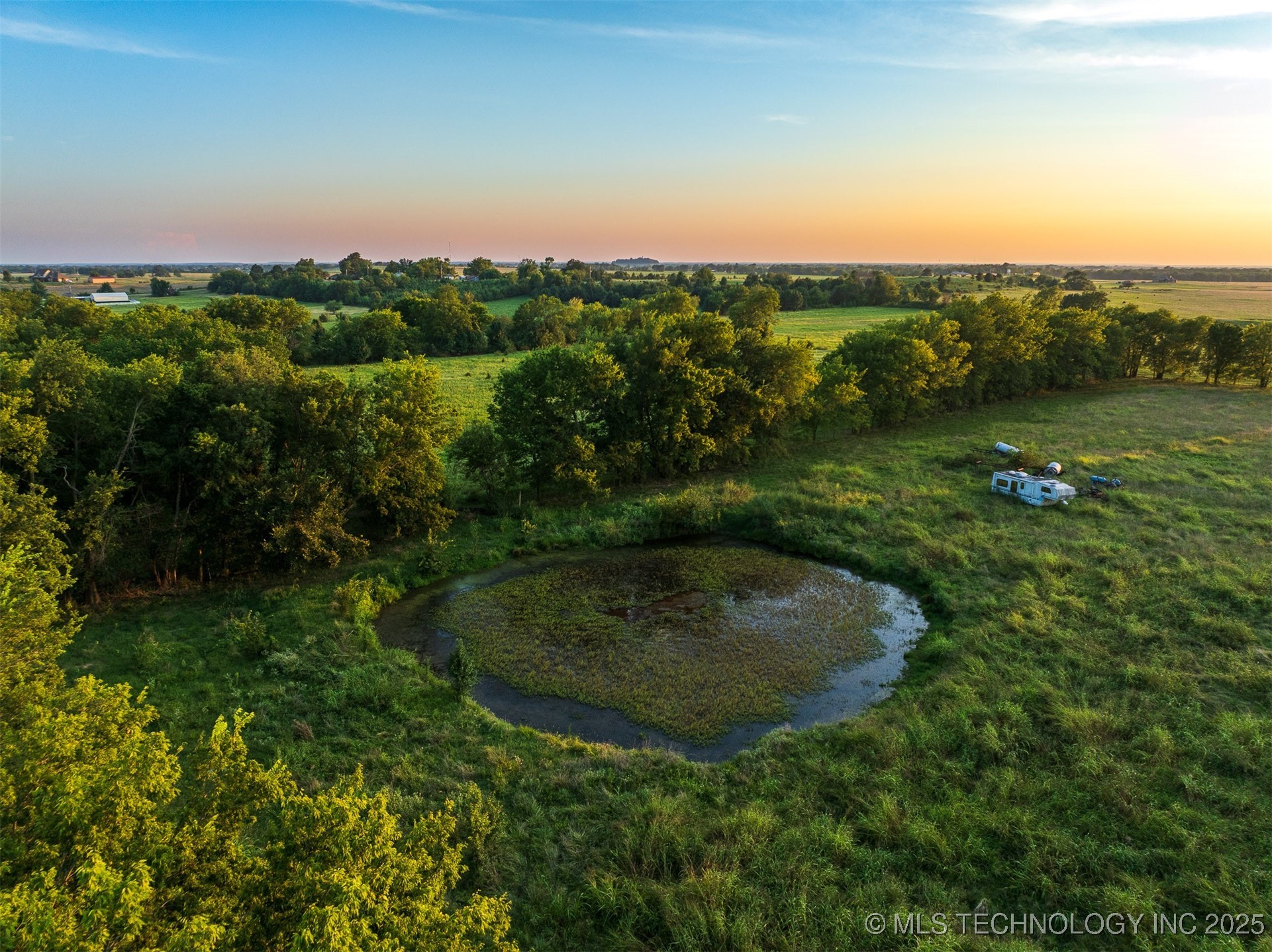 2 E 700 Road Property Photo 7