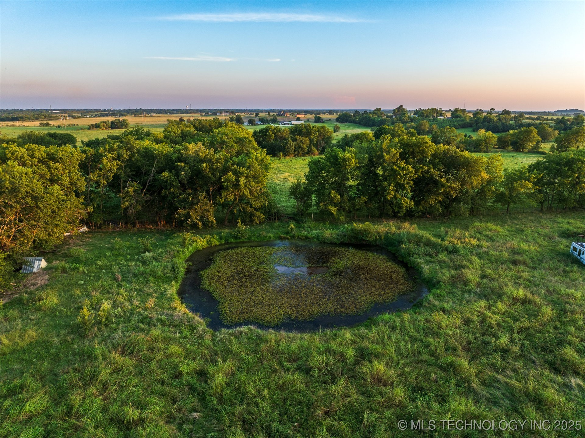 2 E 700 Road Property Photo 8