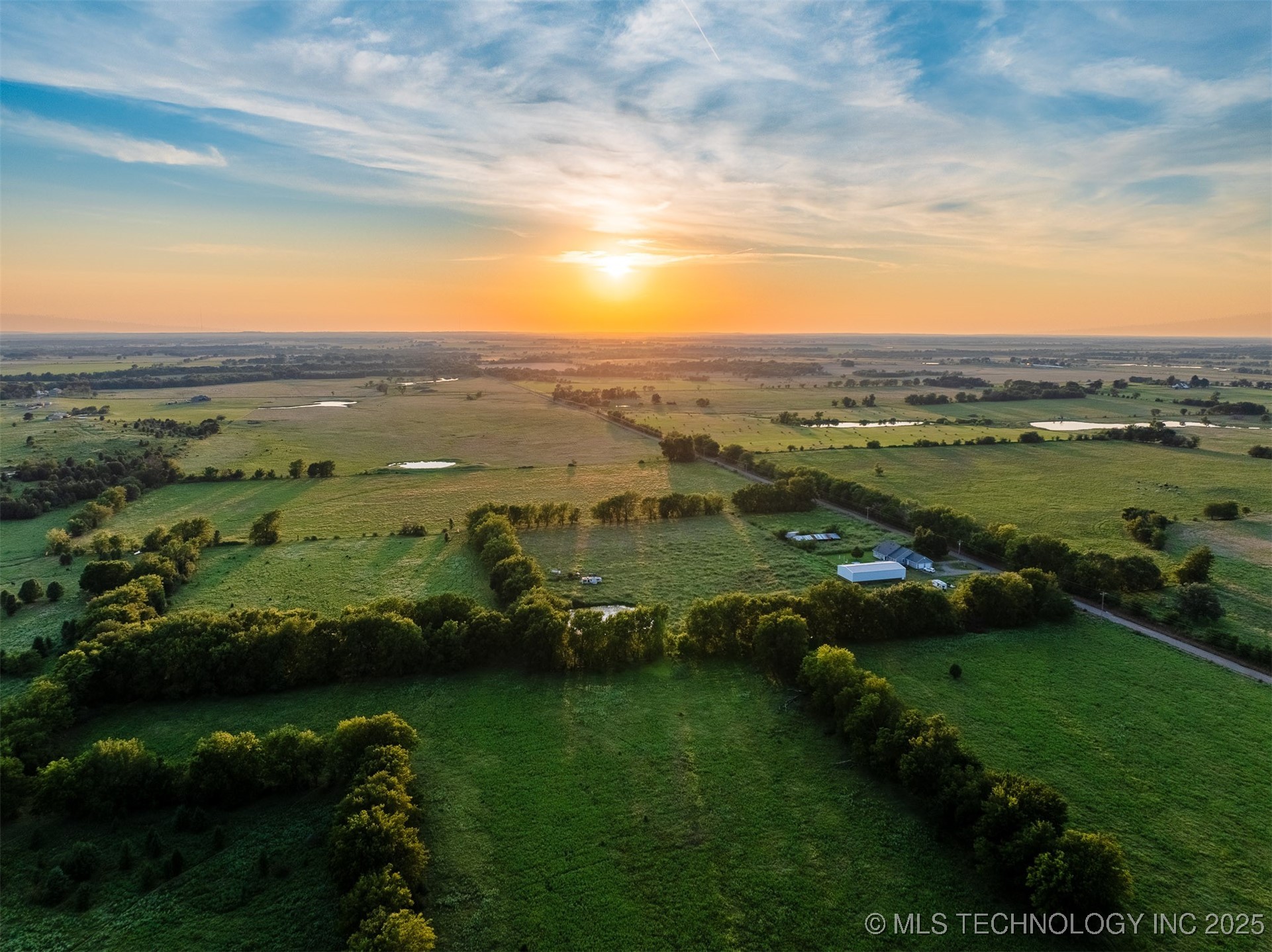 2 E 700 Road Property Photo 9